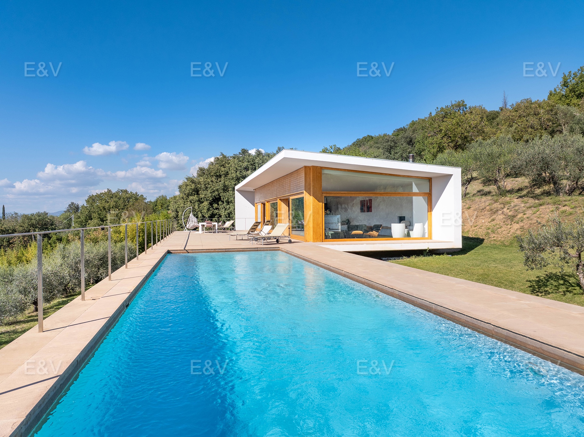 Contemporary villa with pool and breathtaking view