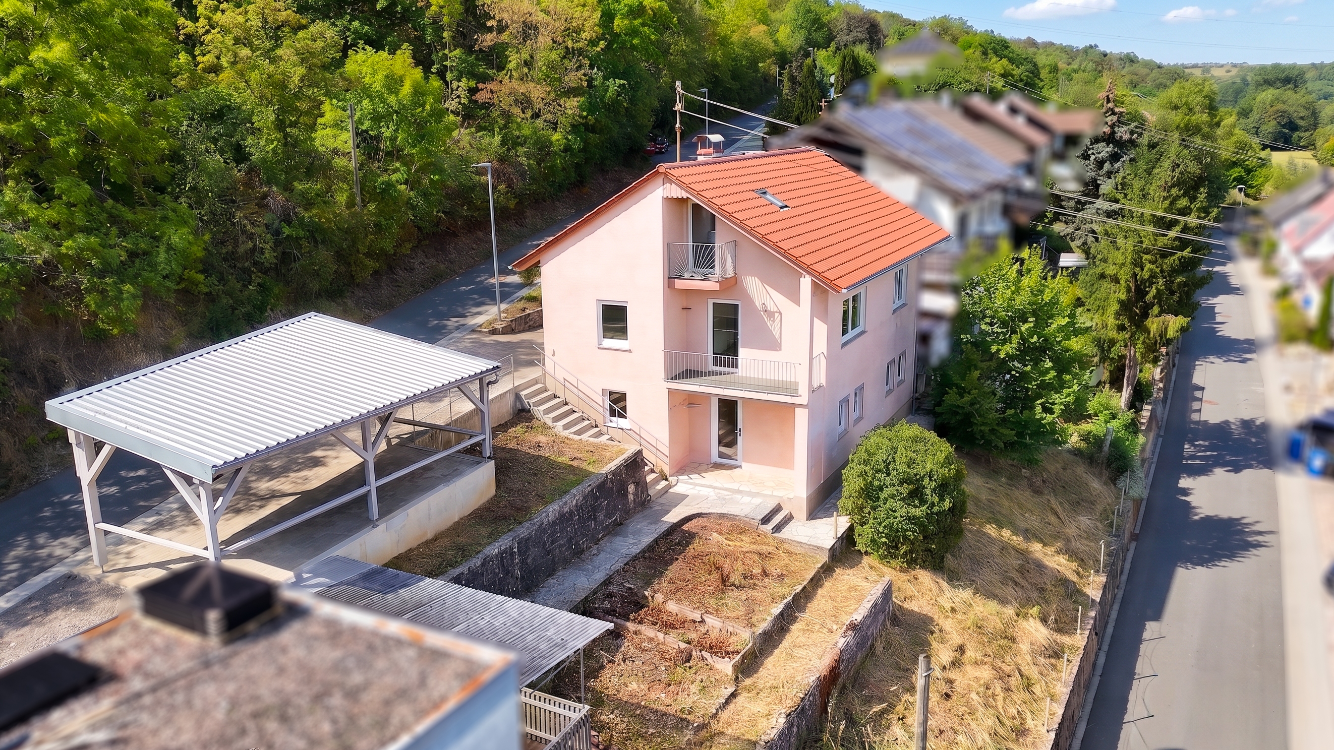 Einfamilienhaus mit ELW – modernisierte Gebäudehülle & großes Potenzial für den Innenbereich!