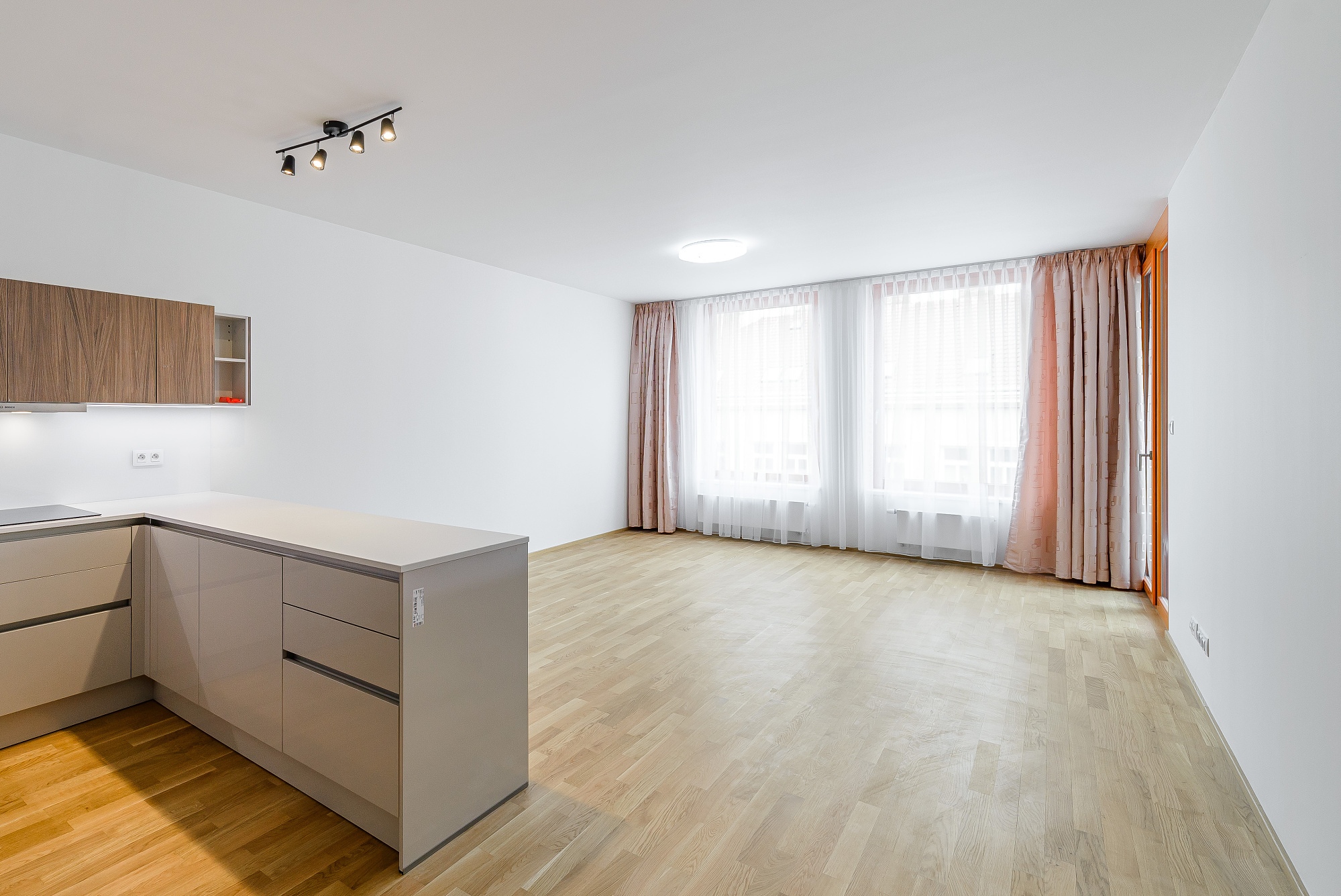 Prodej bytu 3+kk s lodžií a parkovacím stáním ve Smíchov City