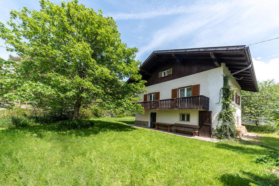 Einfamilienhaus im Grünen mit großem Garten