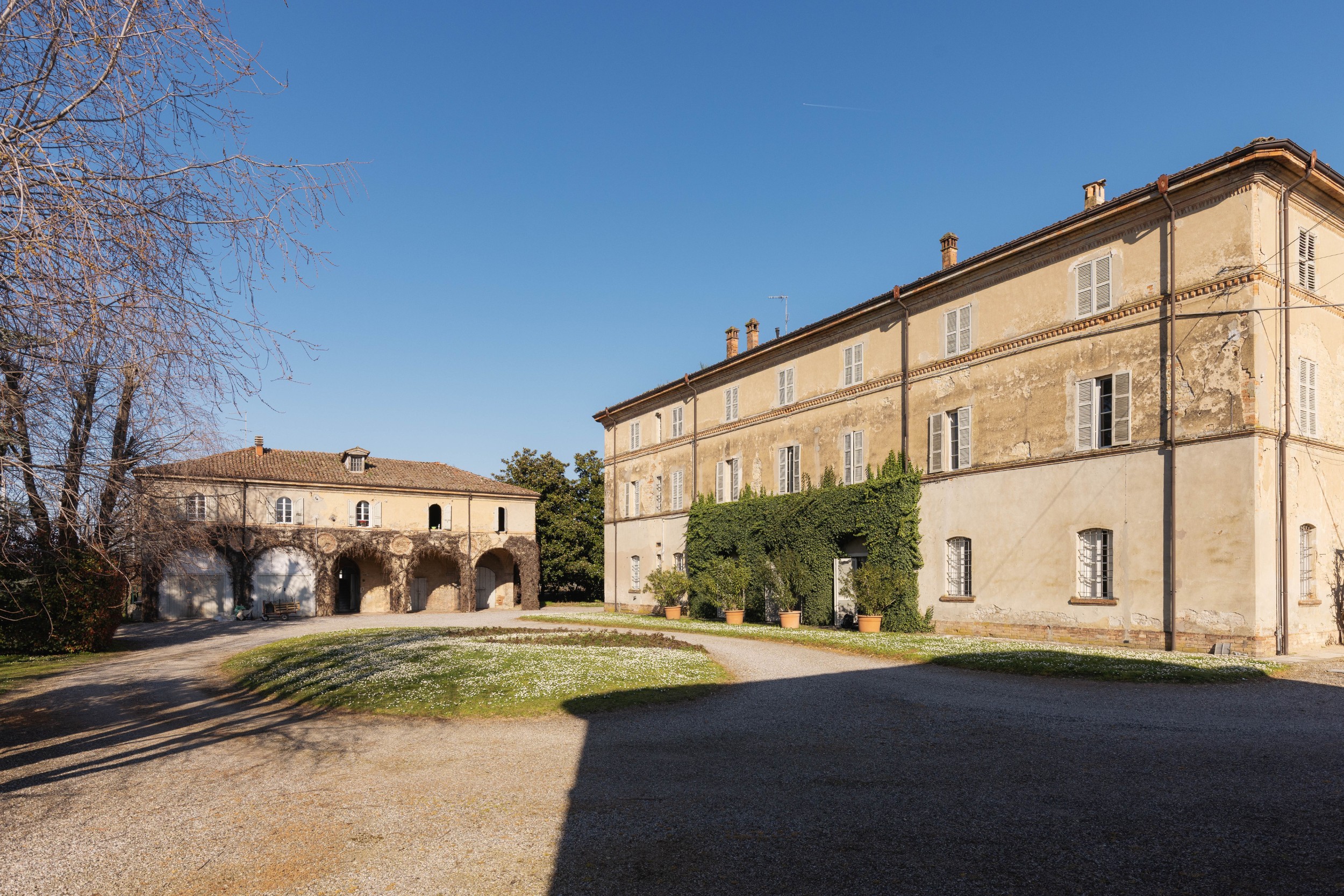 Luxury and elegance oasis in a historic 1700s house in Alseno