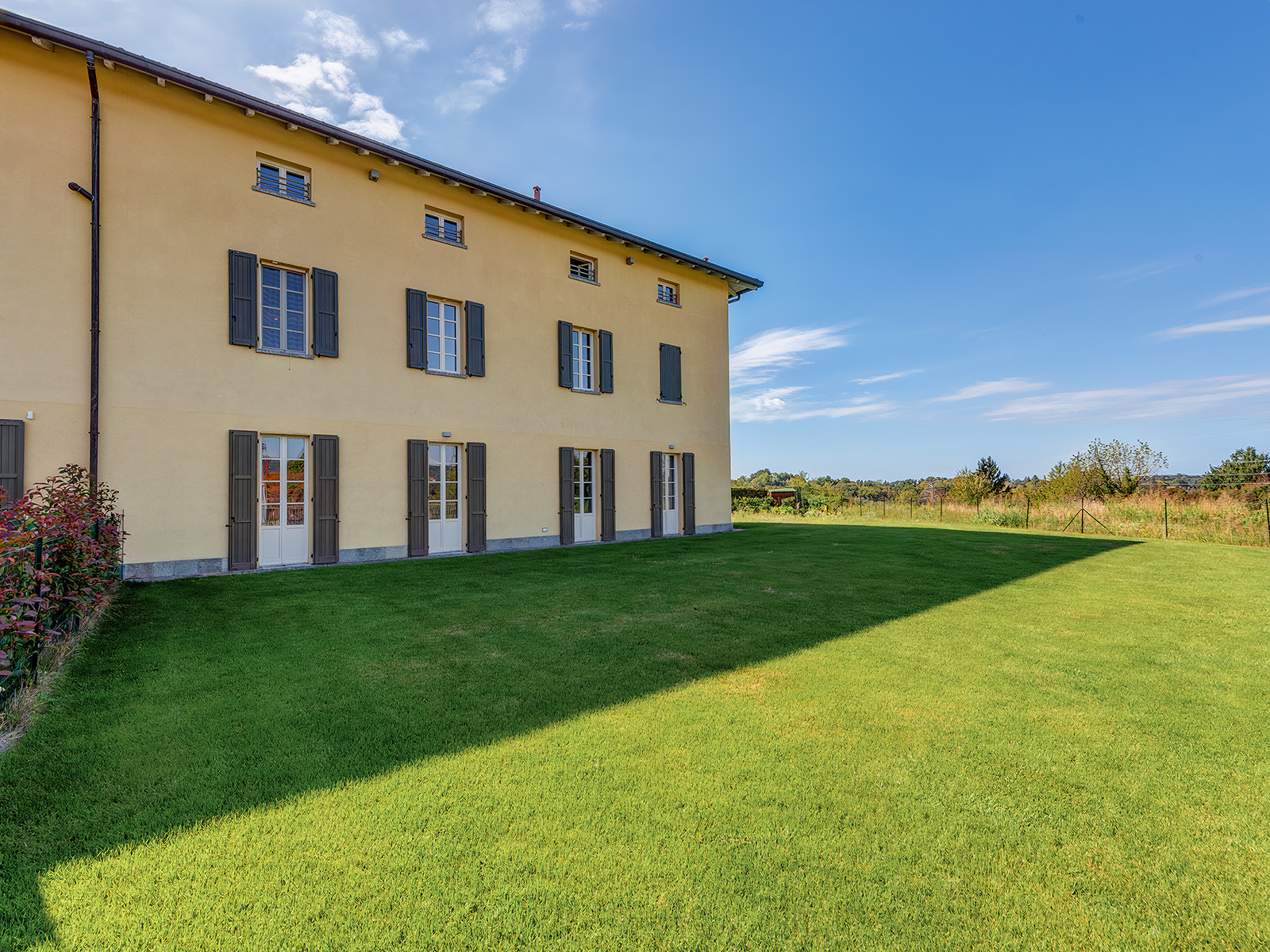 Vierzimmer-Apartment mit privatem Garten in einem wunderschönen, sanierten historischen Landgut