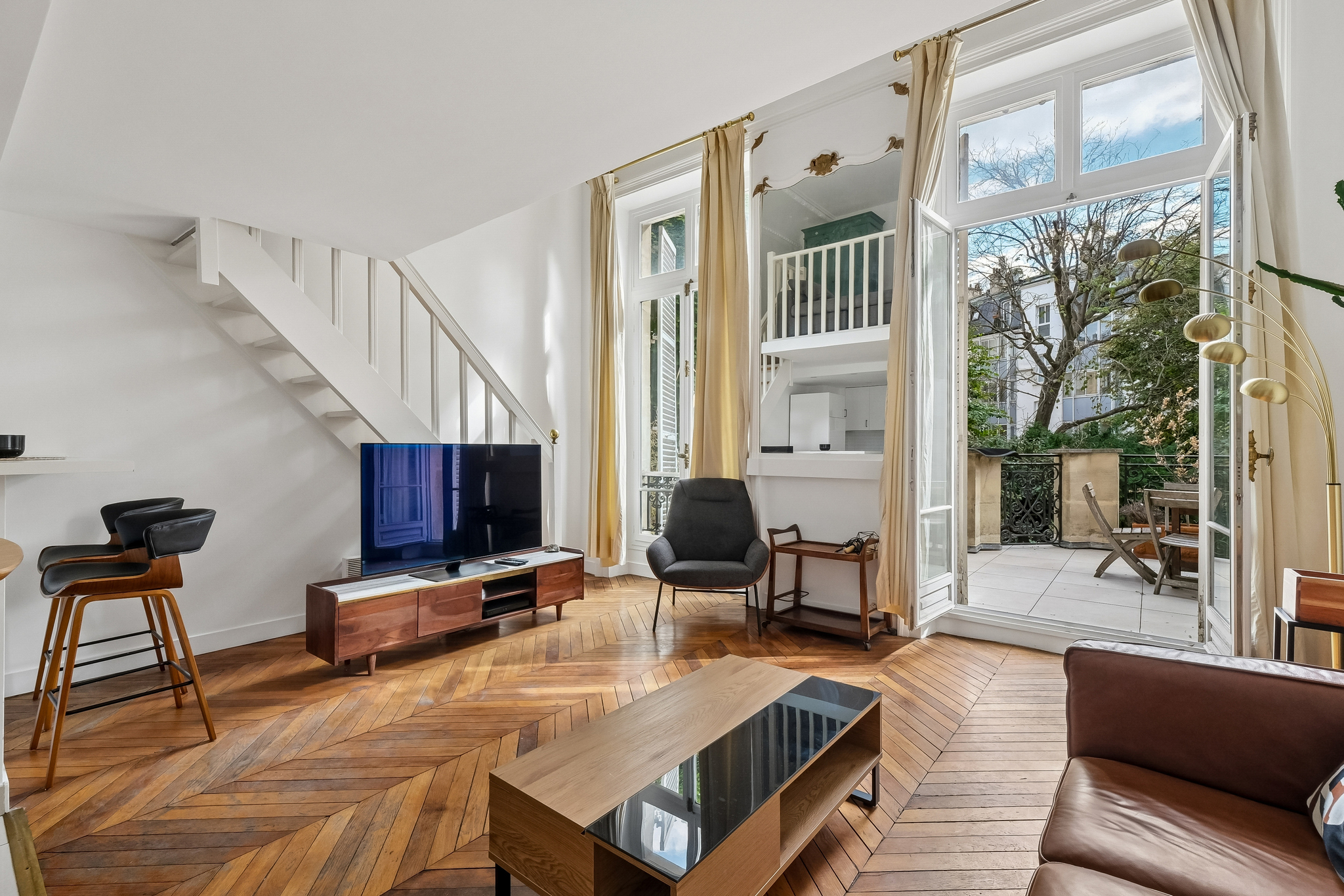 Bright one-bedroom apartment with terrace - Europe/Saint-Lazare - CIVIL LEASE