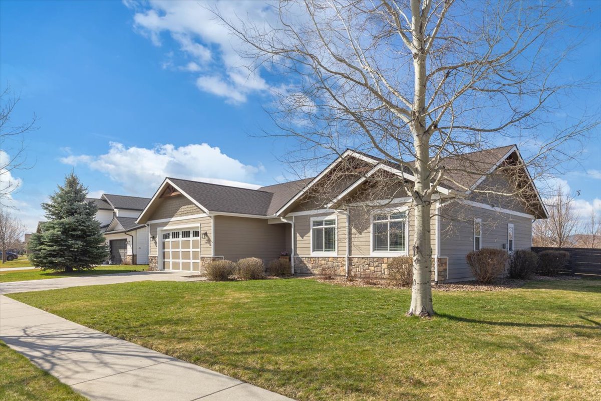 Well-Maintained Home In Silverbrook Estates