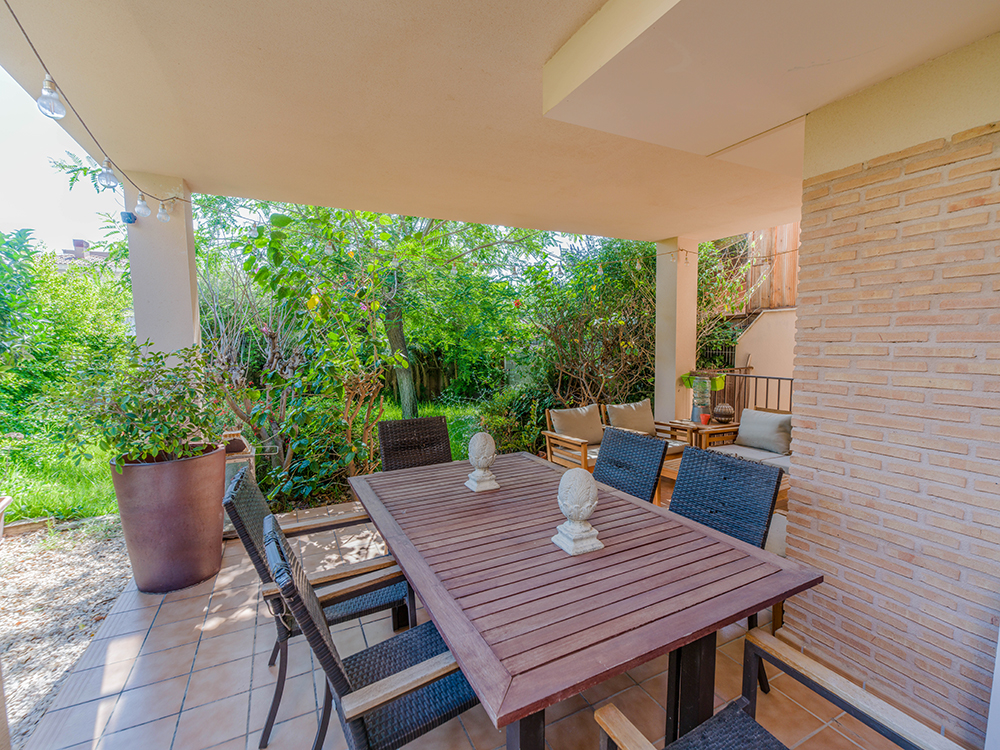 Elegant Semi-Detached Chalet in Mutxamel