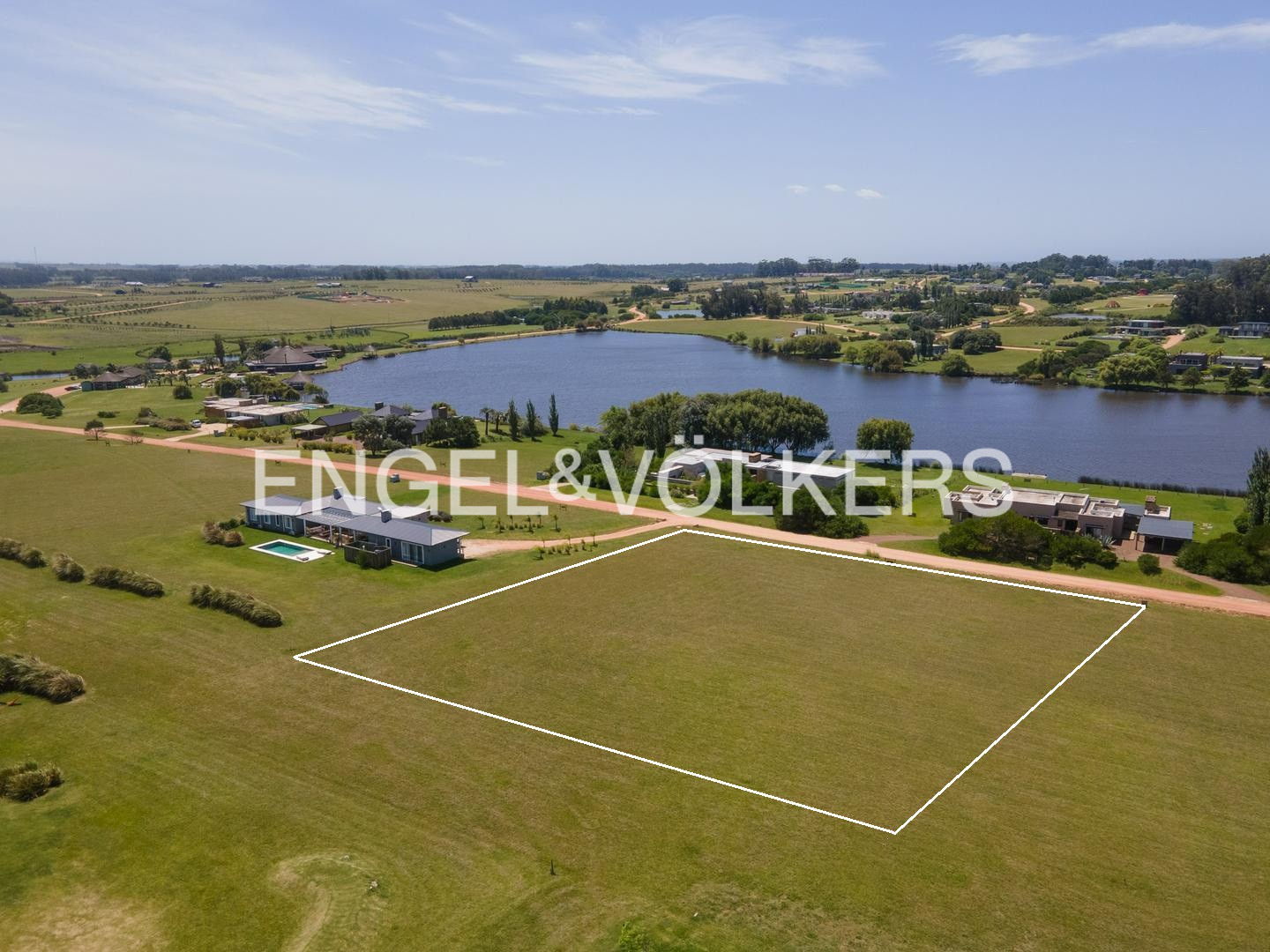Elevated plot of land in Pueblo Mío