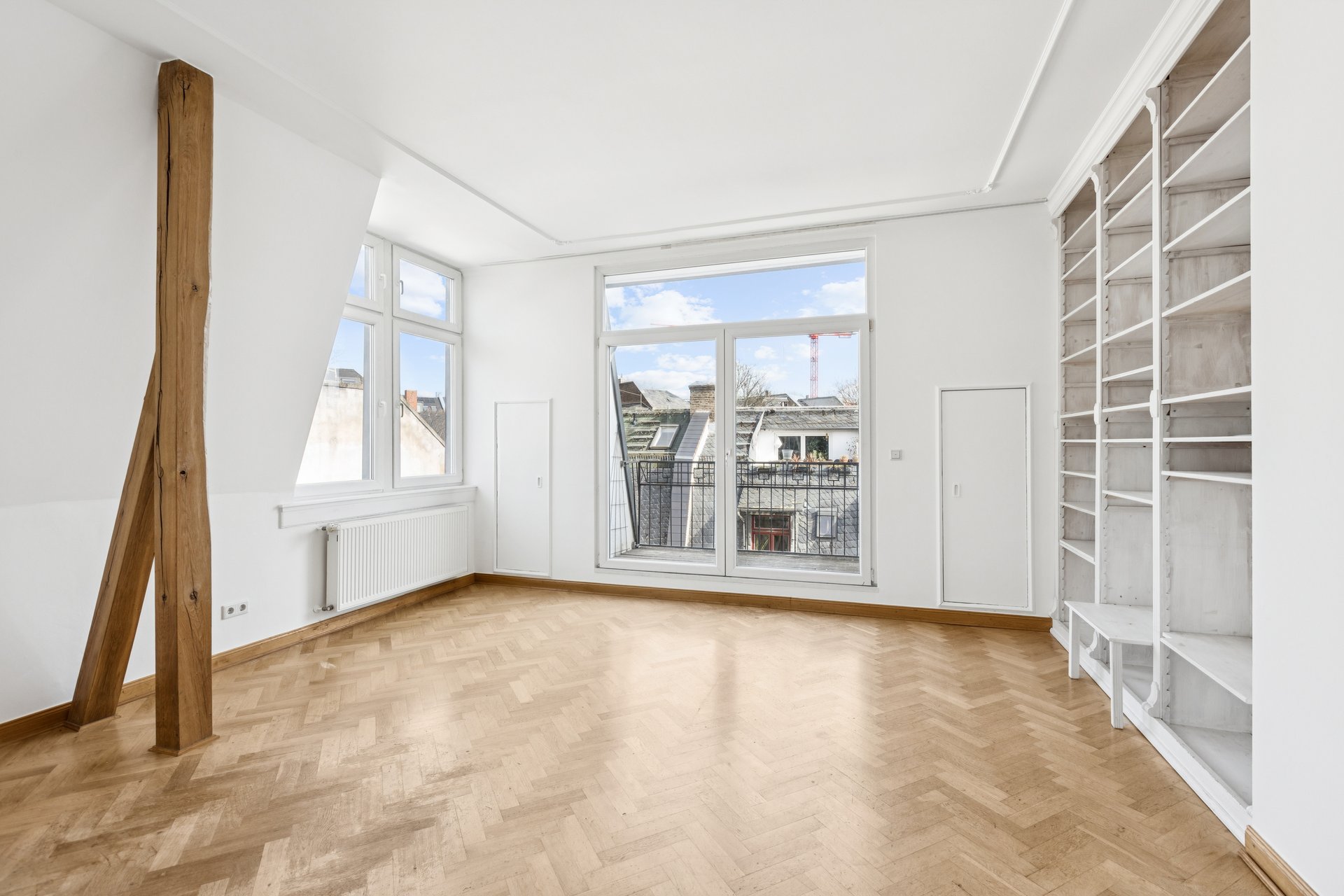 Charming top-floor apartment in Frankfurt's Nordend