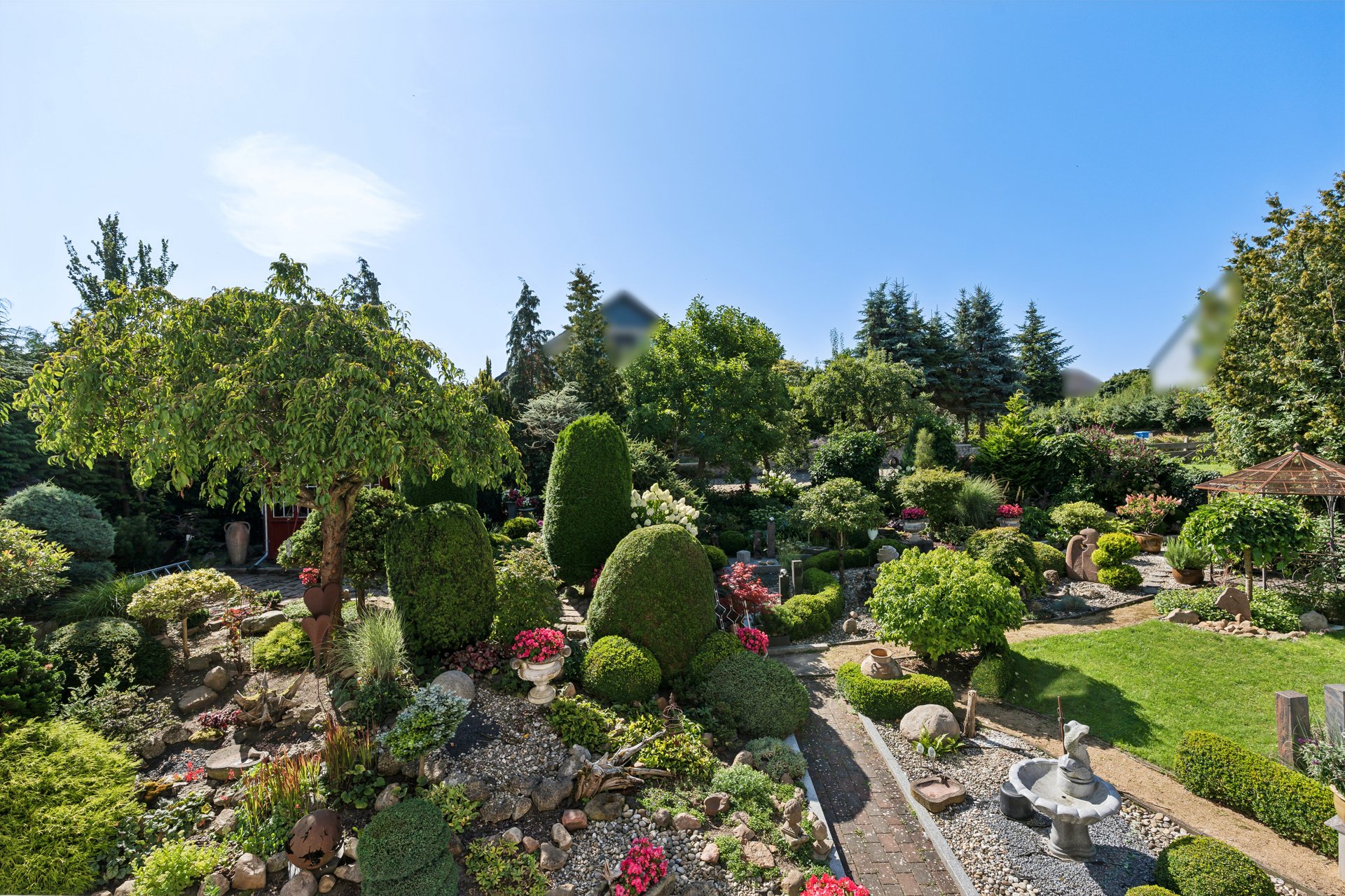 Hochwertiges Einfamilienhaus mit traumhaftem Garten
