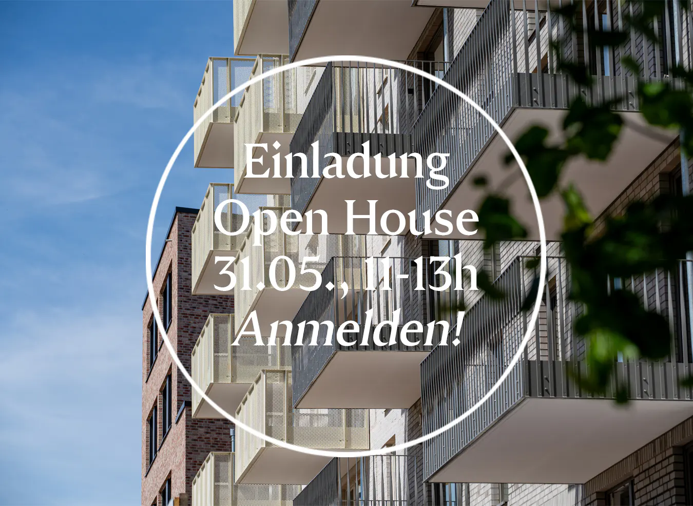 Building exterior with balconies against a blue sky. Text overlay announces an open house on May 31st, 11-13h.