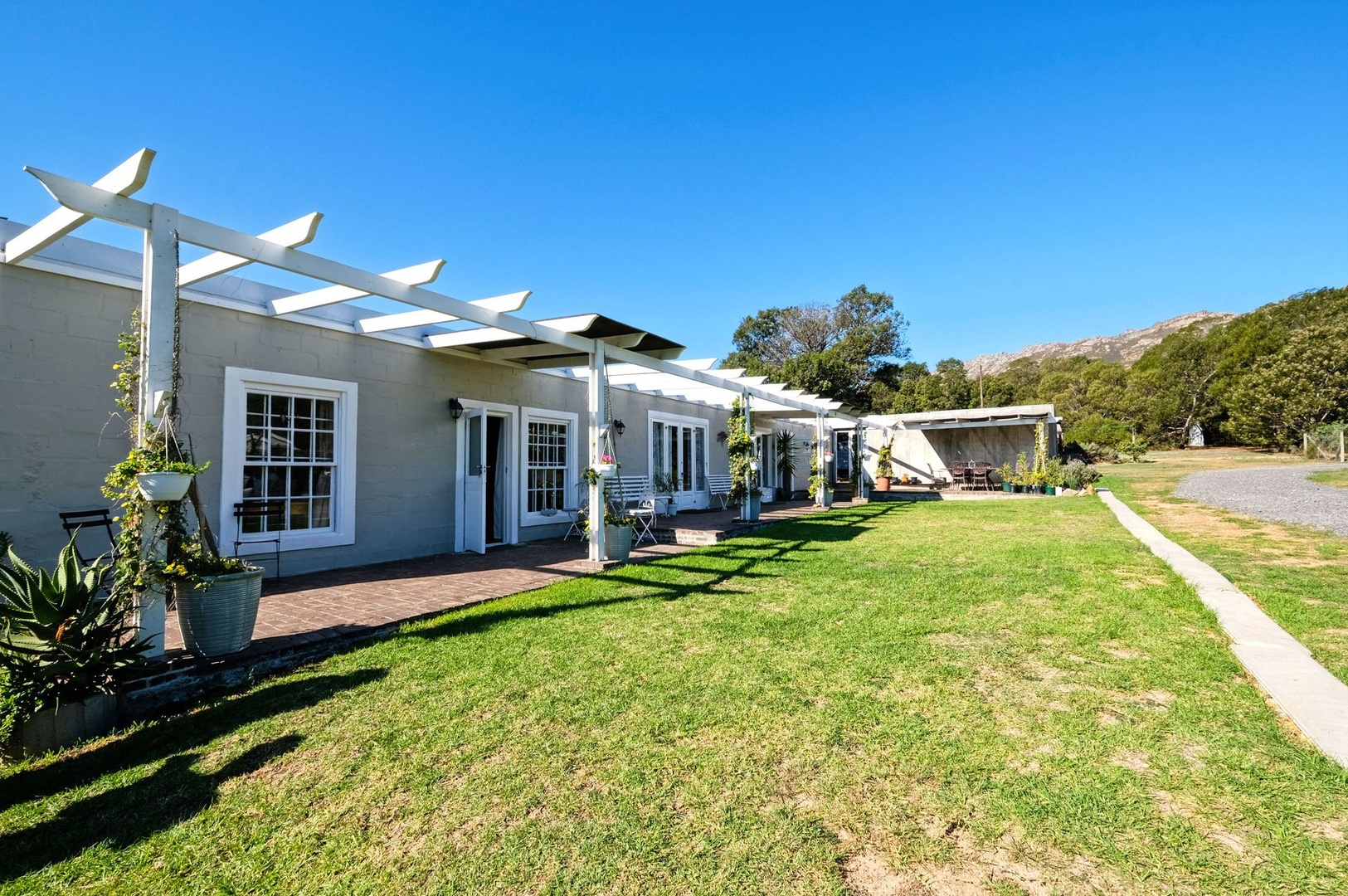Country Living with Development Potential