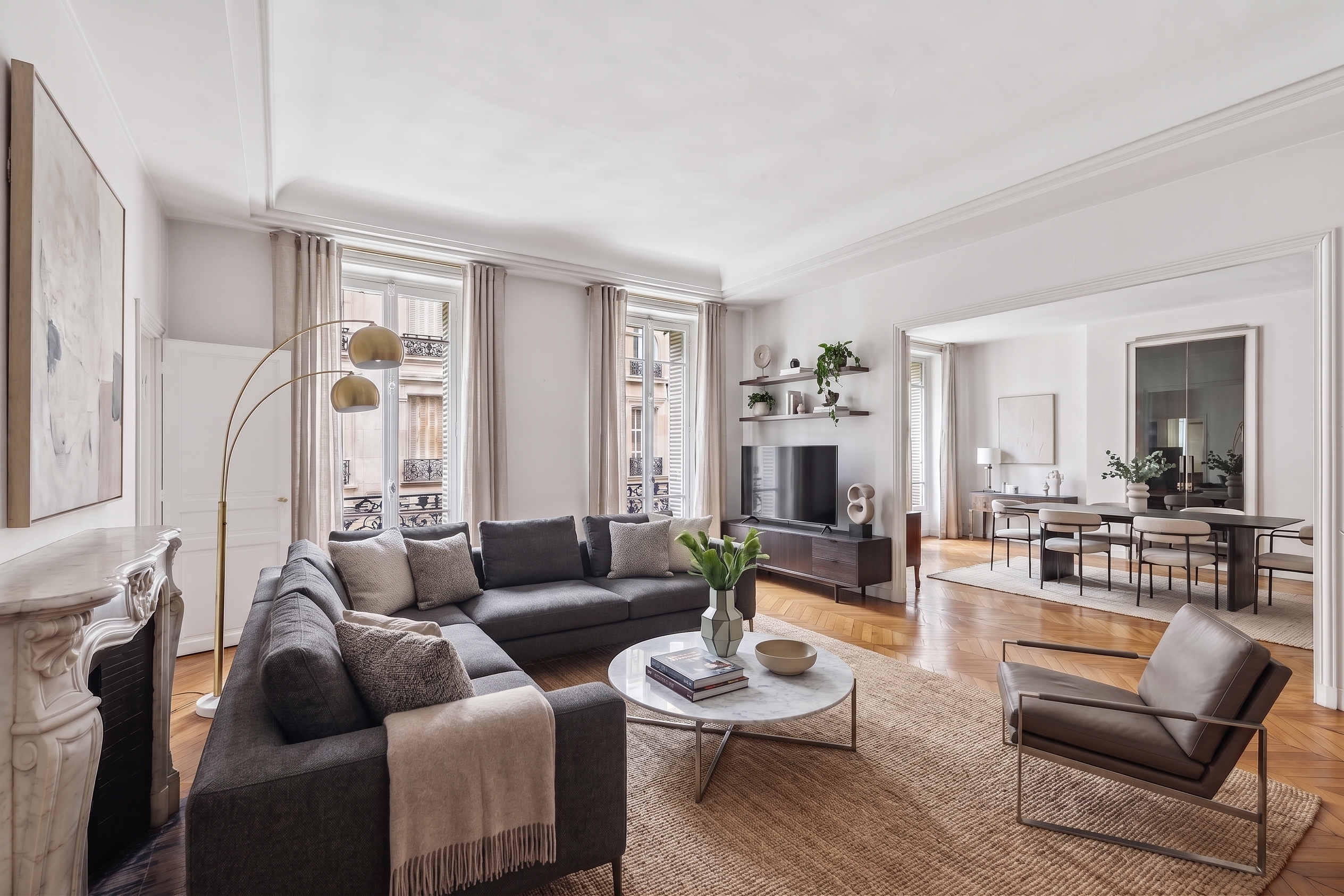 Bien d’exception au calme absolu, seul sur palier dans le 8e arrondissement