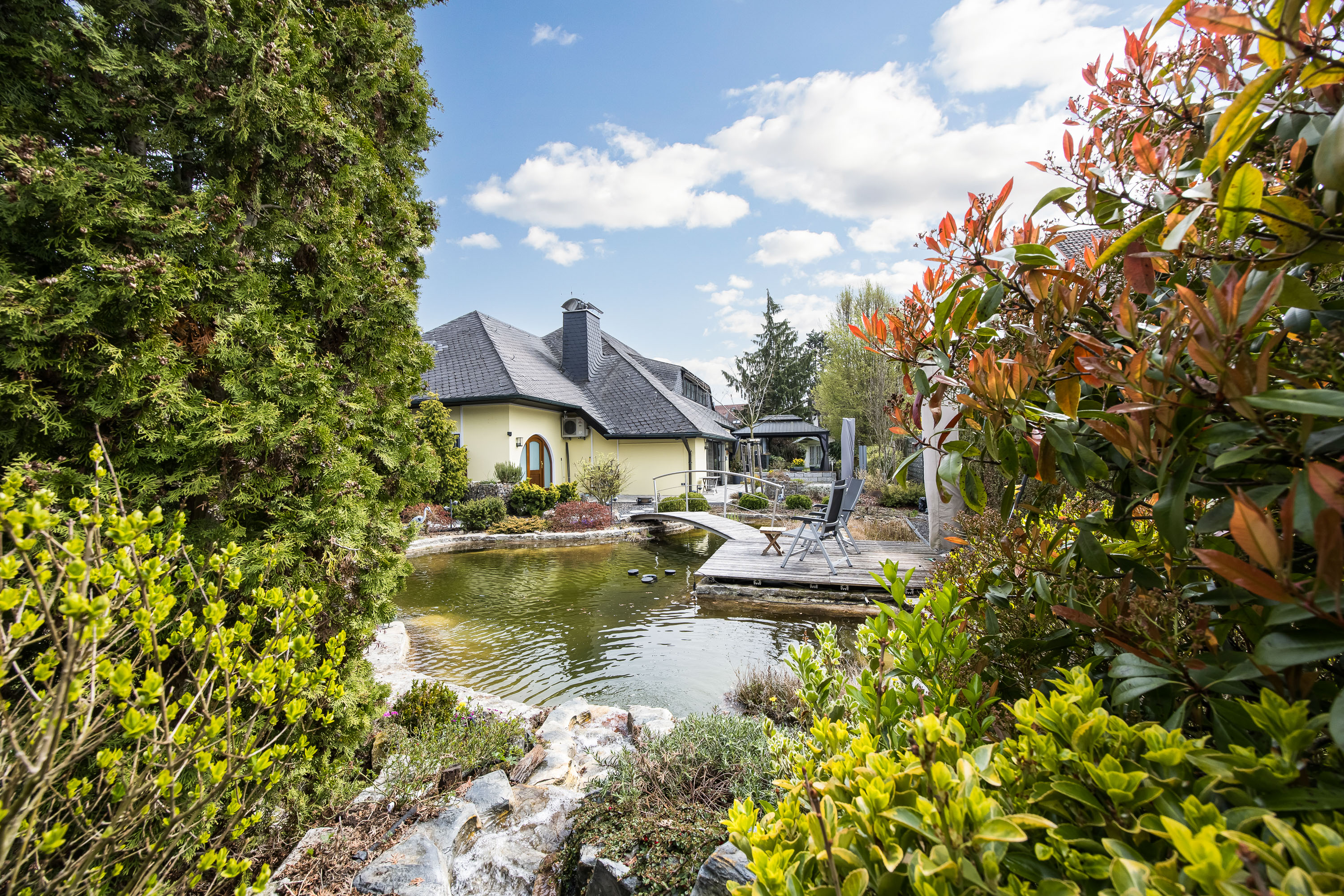 Natur trifft Luxus – Villa mit außergewöhnlicher Außenanlage