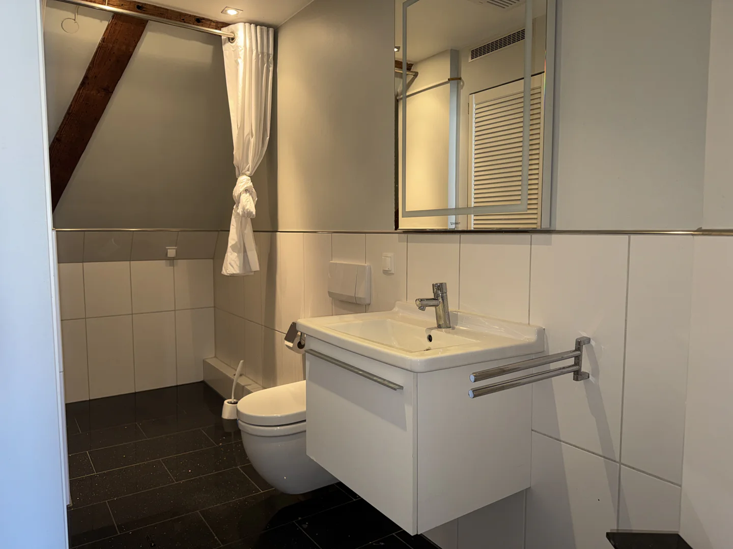 Charmante Altbauwohnung mit über 200m² Wohnfläche direkt in der Innenstadt - Photo 4