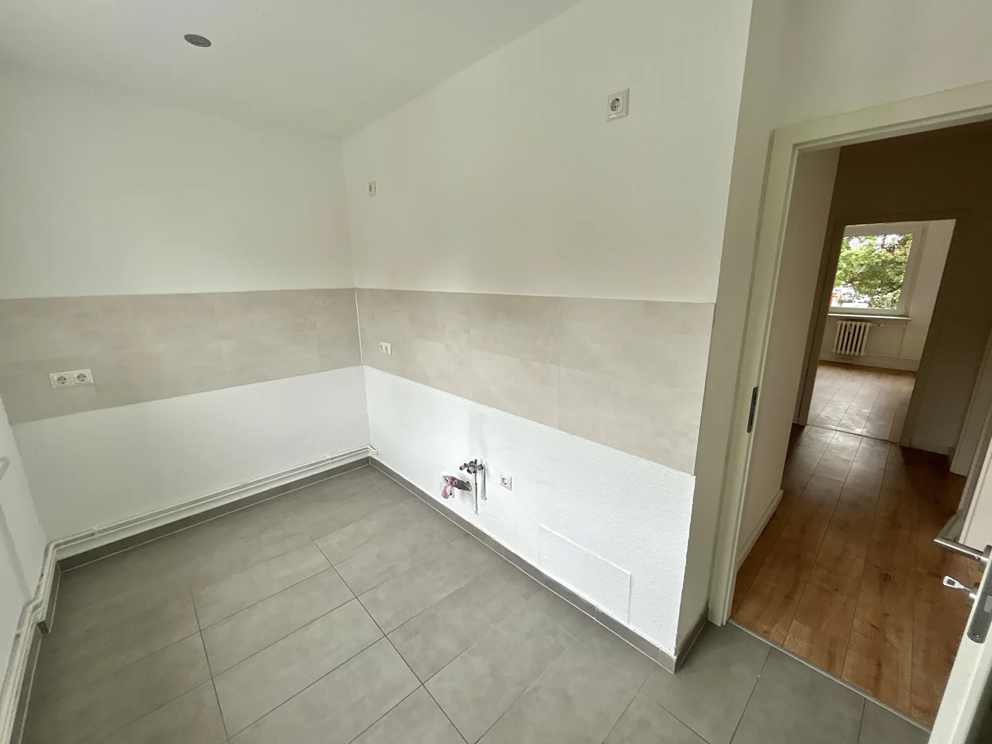 Wunderschöne 4 - Raumwohnung in Top Lage mit Einbauküche und Balkon - Photo 4