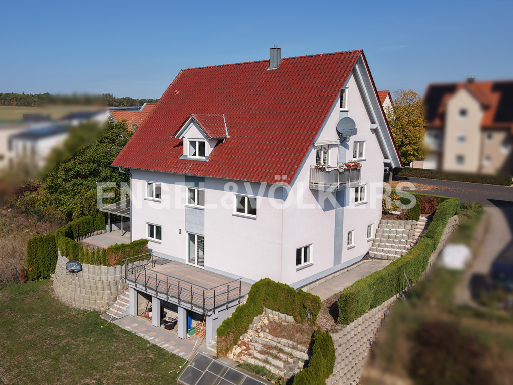 Viel Platz für die Familie – Zweifamilienhaus mit Garten und Wohlfühlambiente