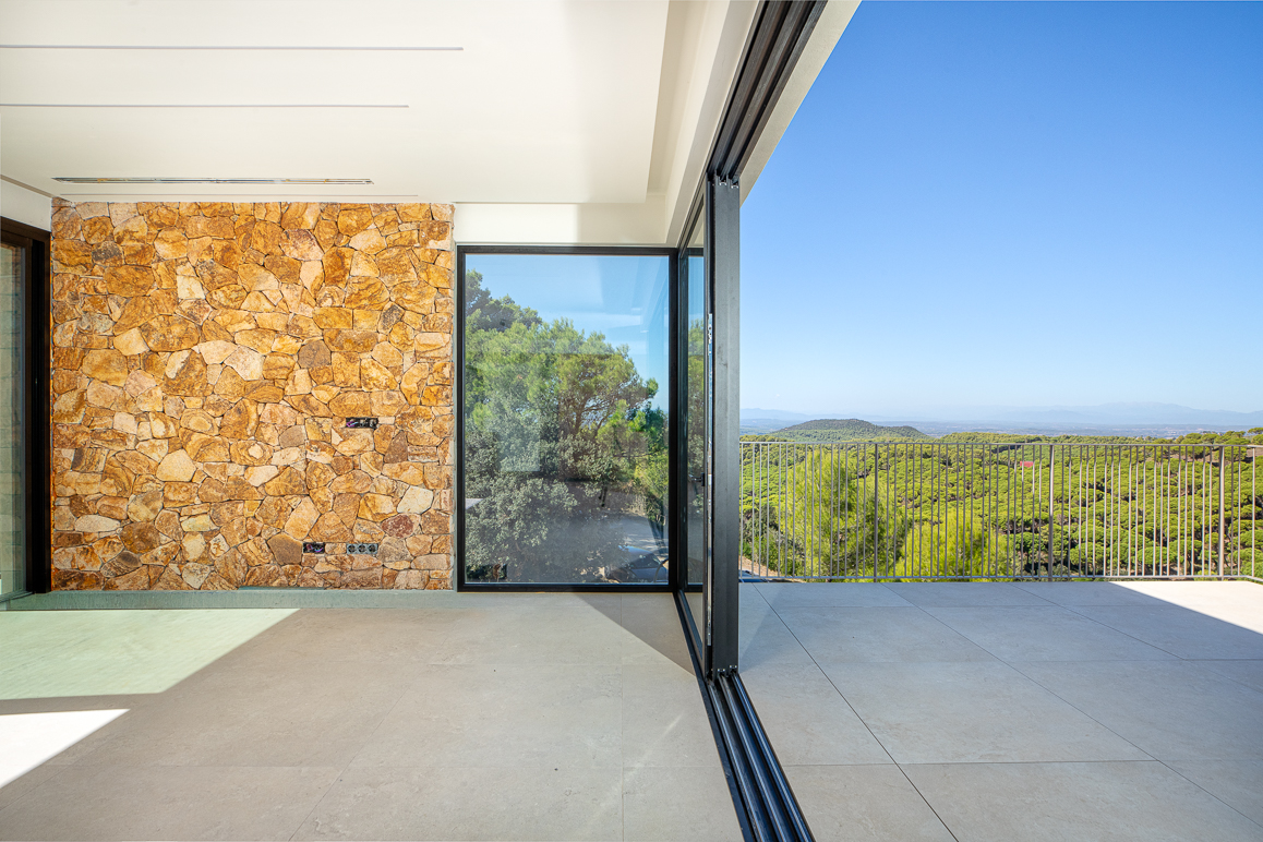 New build with panoramic views in Begur