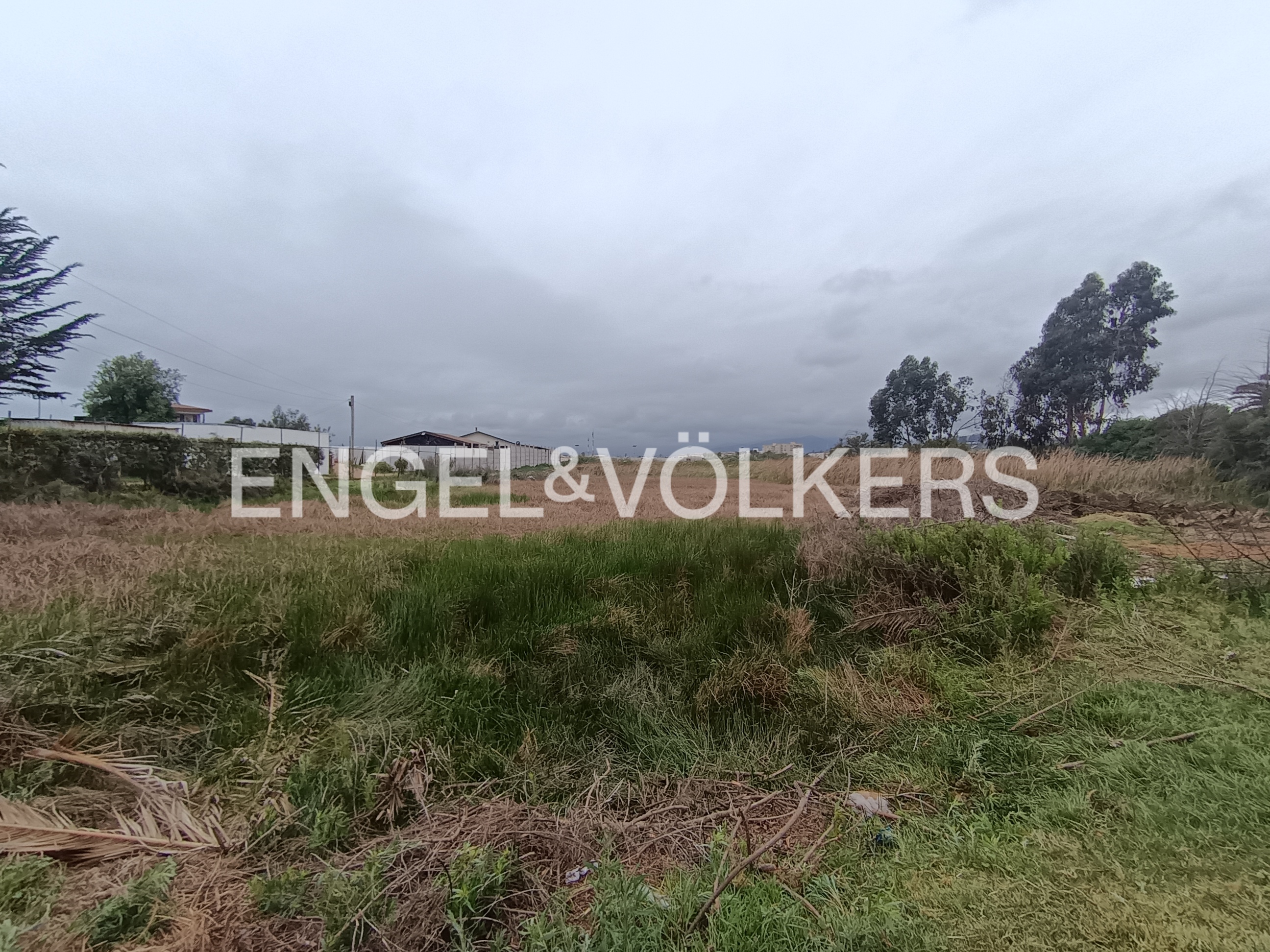 Terreno plano de 5000 m2 en La Serena, sector Vega Sur con derechos de agua