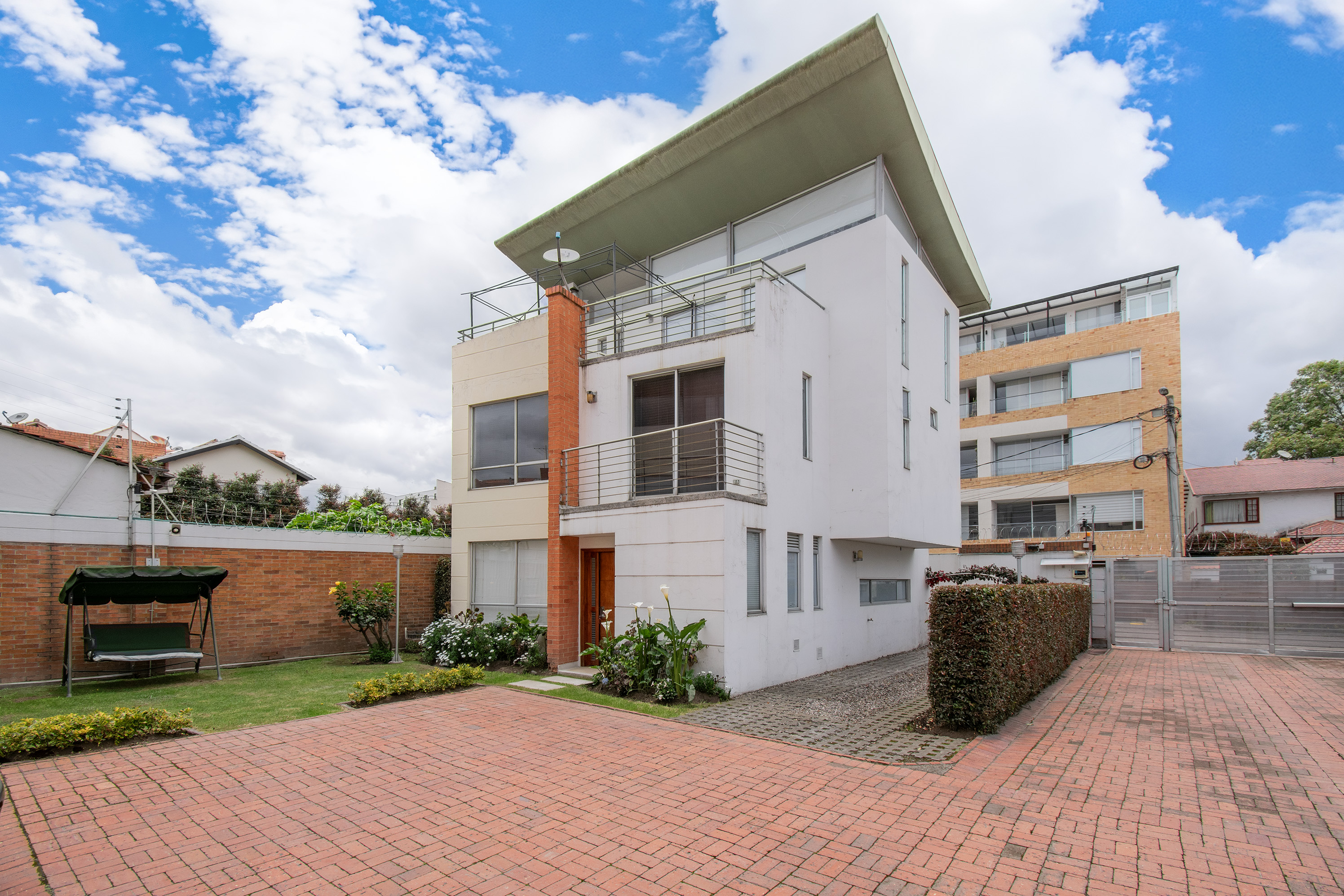 Casa esquinera para arriendo en Chía