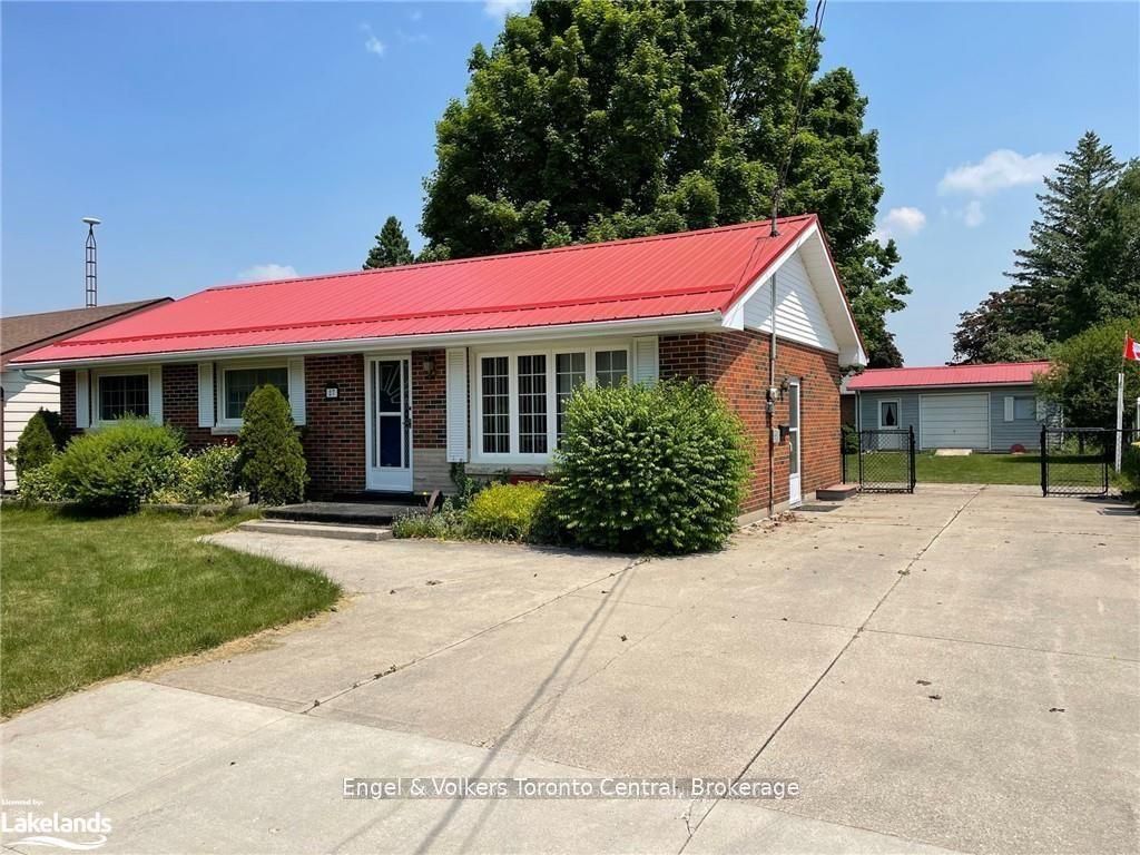Fantastic, Move-In-Ready, 3 Bedroom Bungalow
