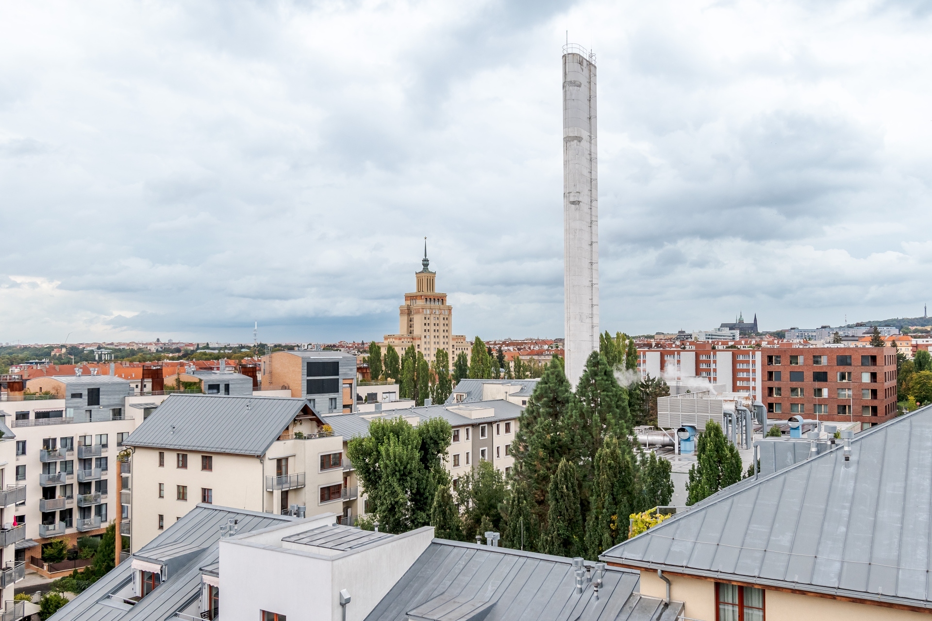 Pronájem bytu 4+1 se 4 balkony a garáží, Praha 6 – Dejvice