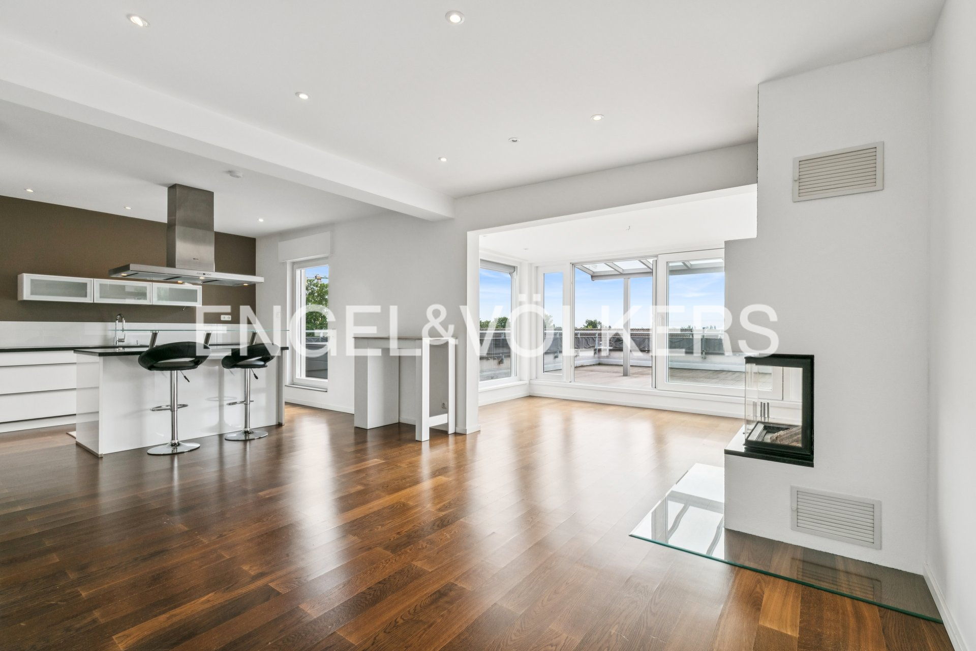 Barrierearmes 3-Zimmer-Penthouse mit großzügiger Dachterrasse und Kamin