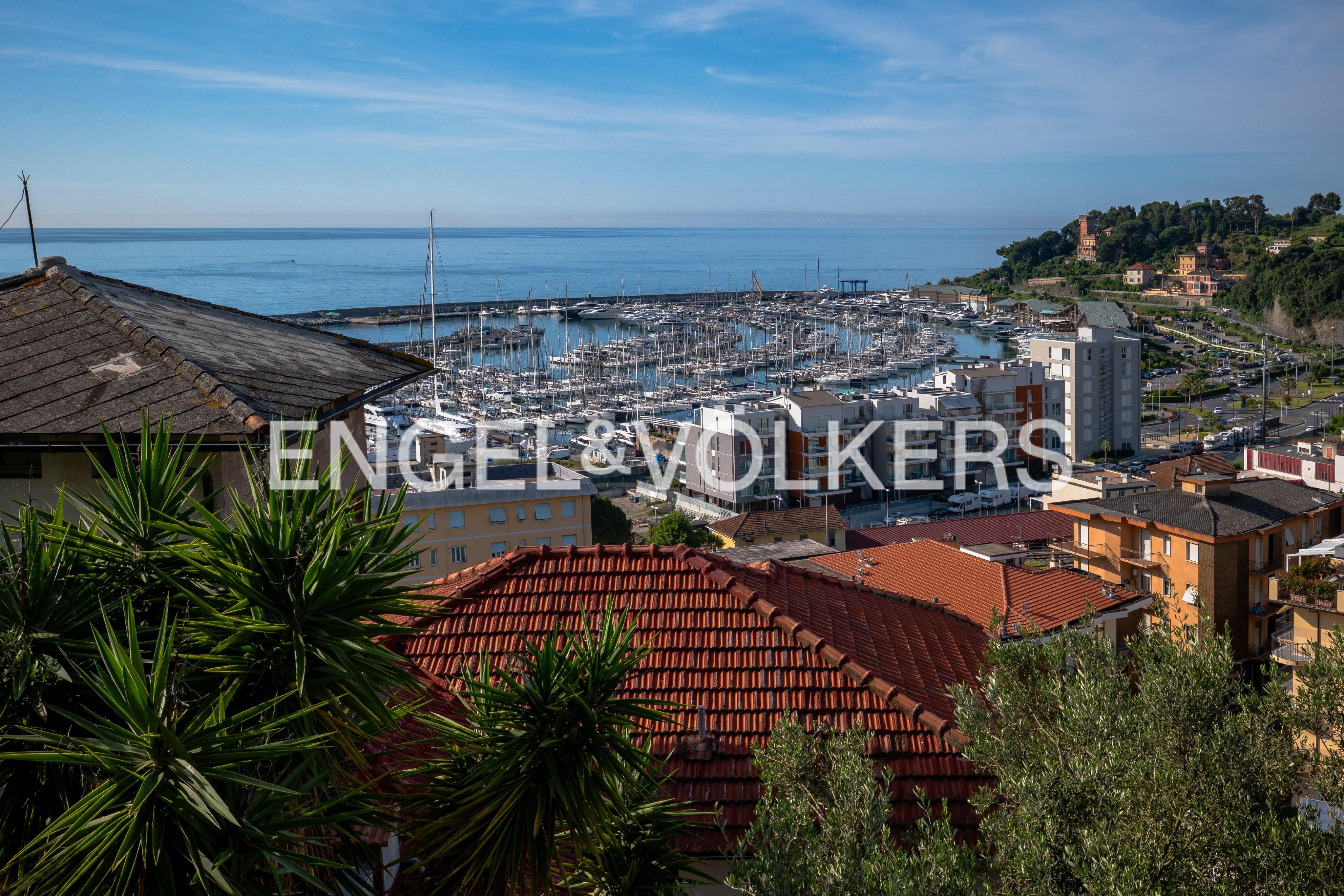 Charming sea view apartment in Varazze