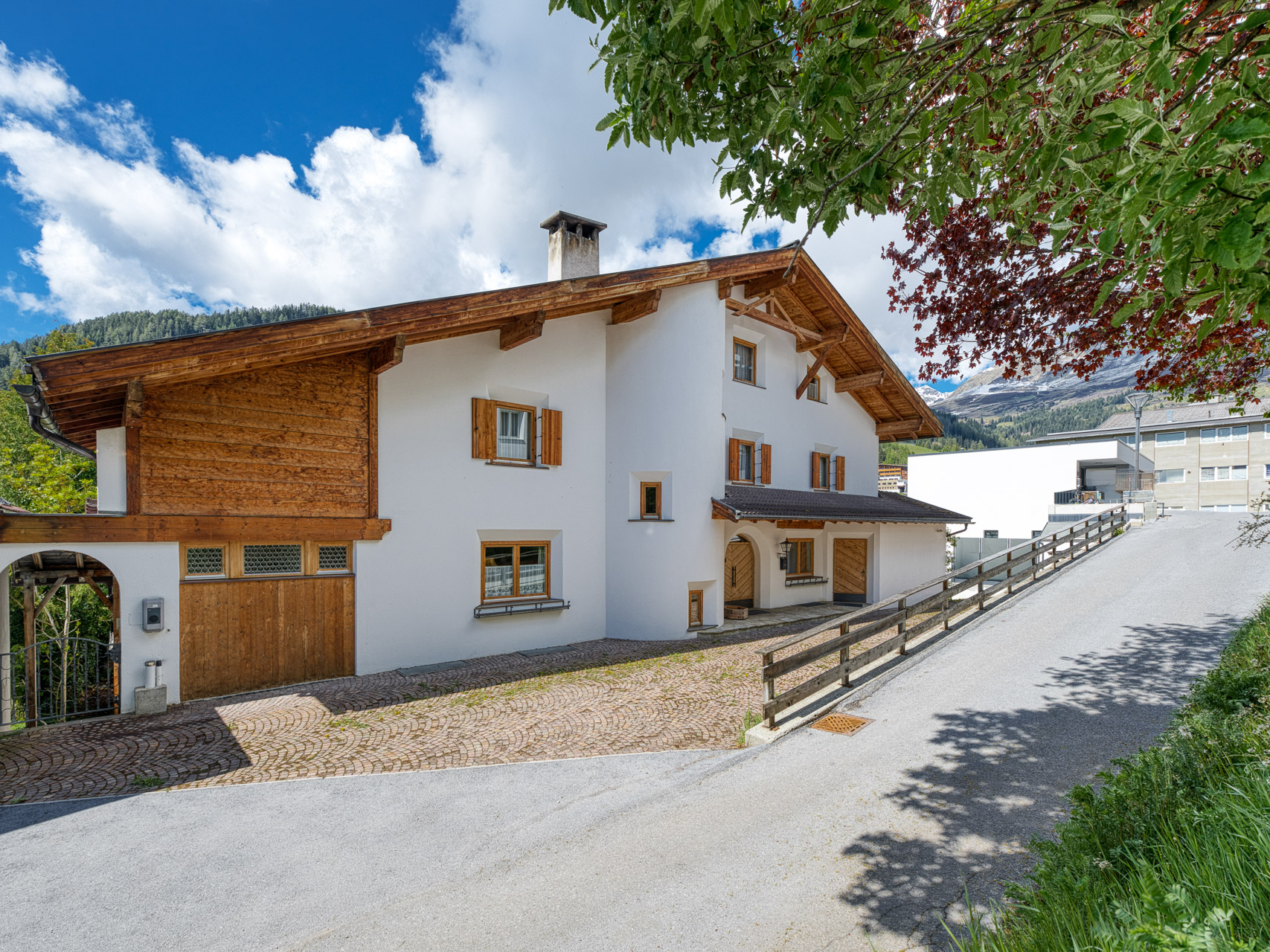 Spacious country house with 6 apartments in a premium location in Serfaus – elegance meets southern Alpine charm!