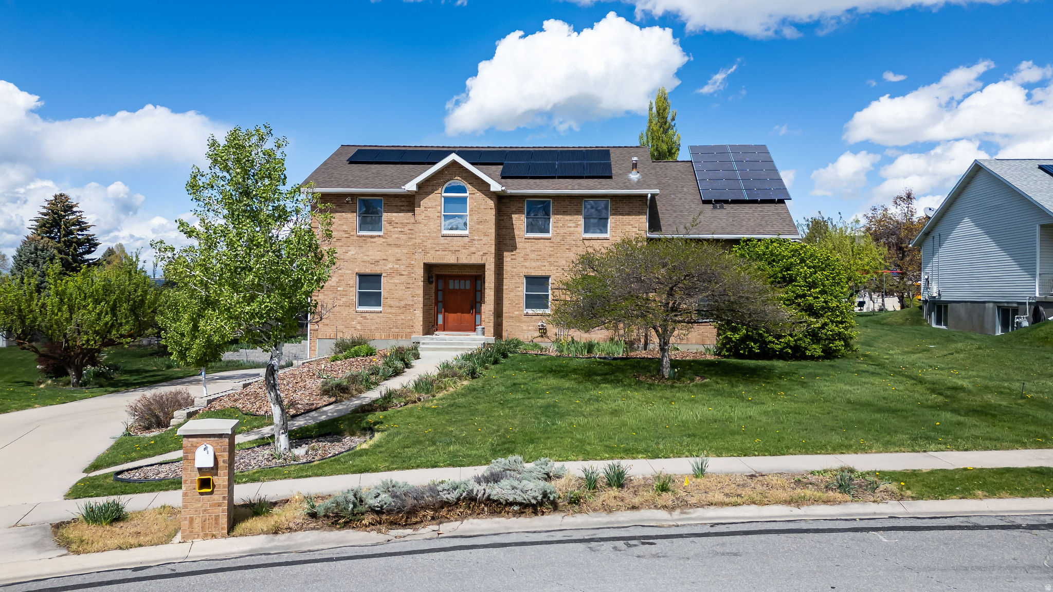 Live Near The Mountains In A Home Rich In Creative Comforts