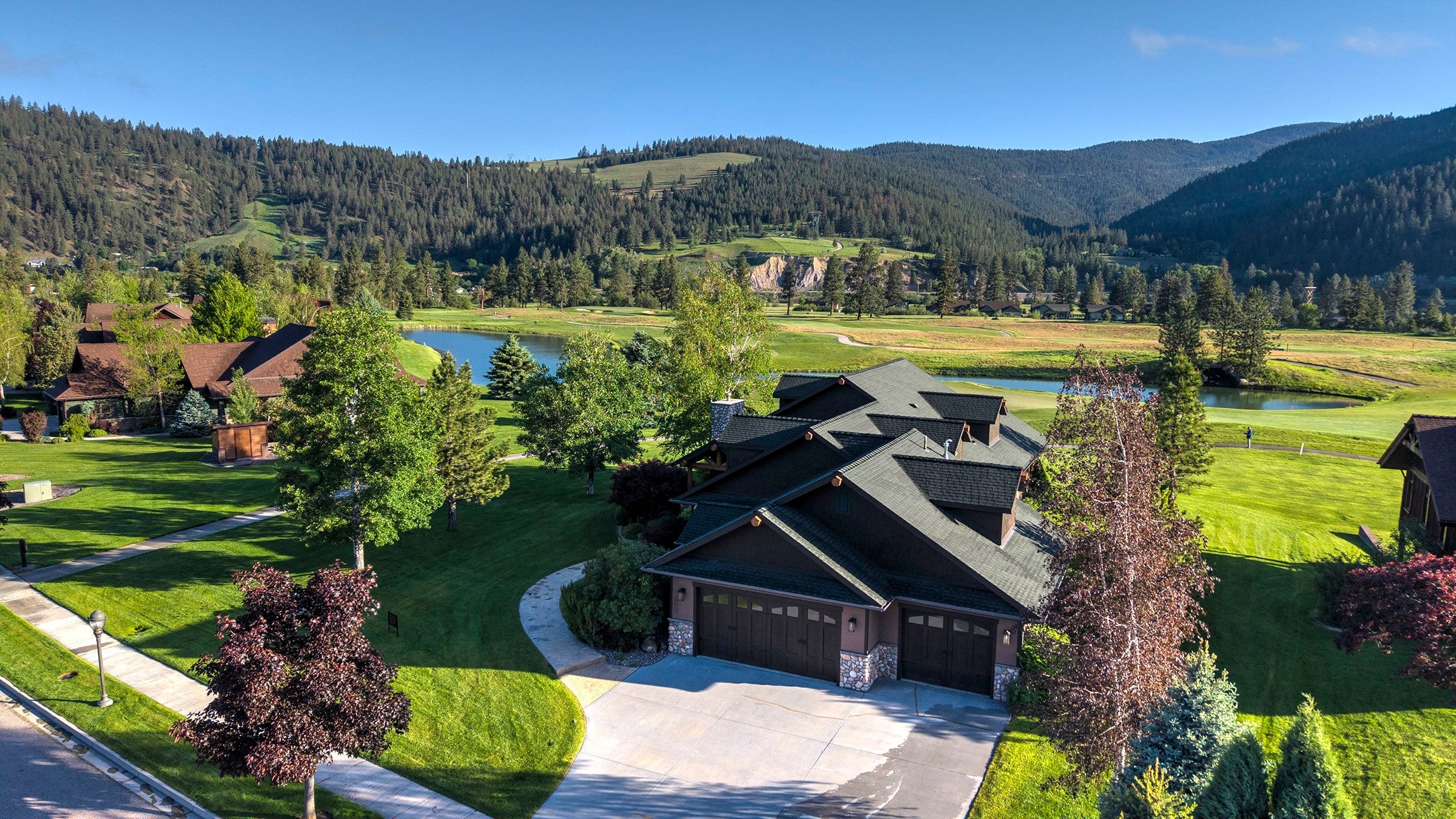 Refined Living on the Fairway