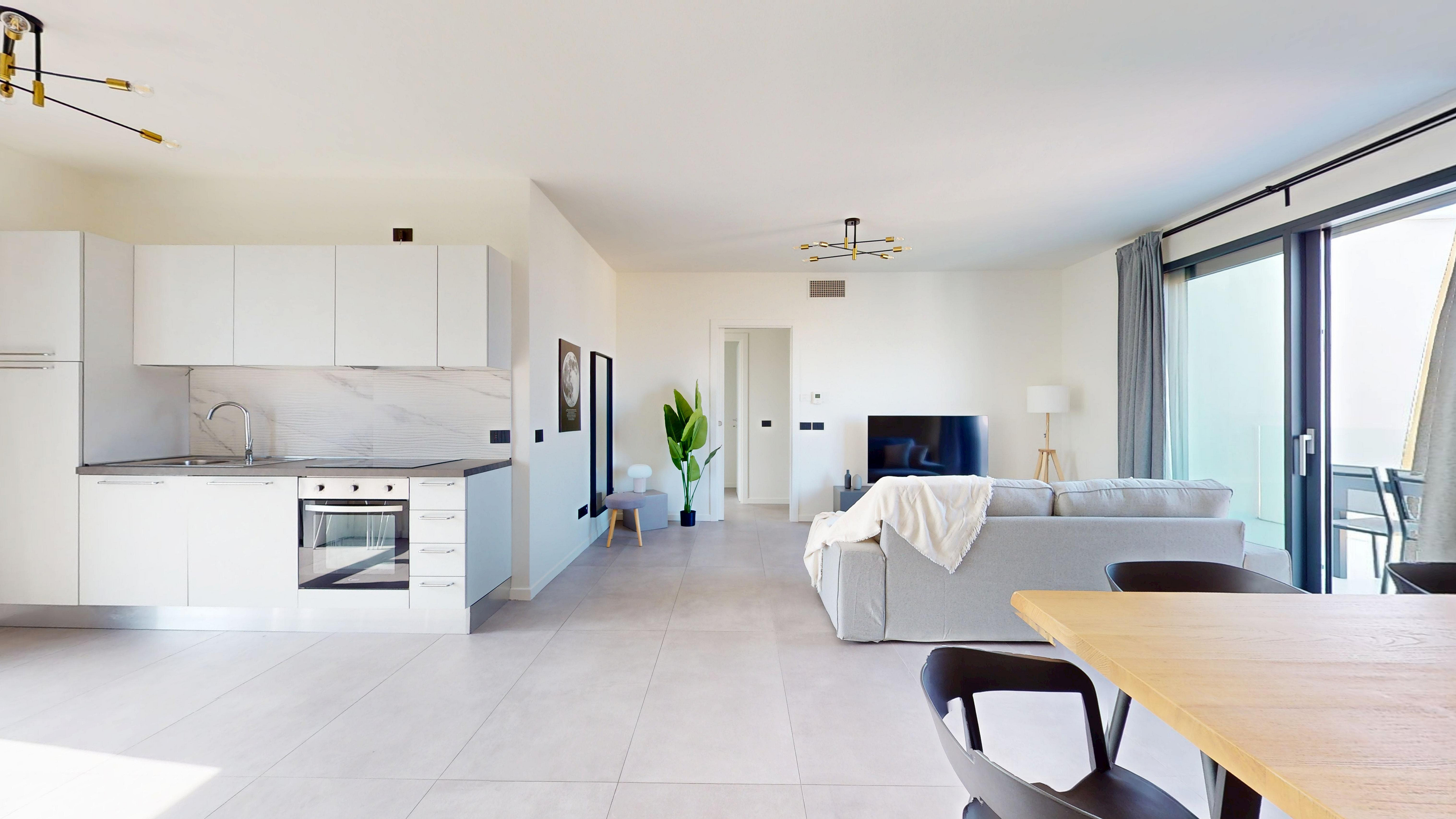 Elegant four-room apartment in Marina Centro