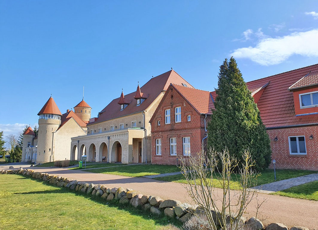 Stilvolle Ferienwohnung mit Charme im Westflügel des Schloss Stolpe