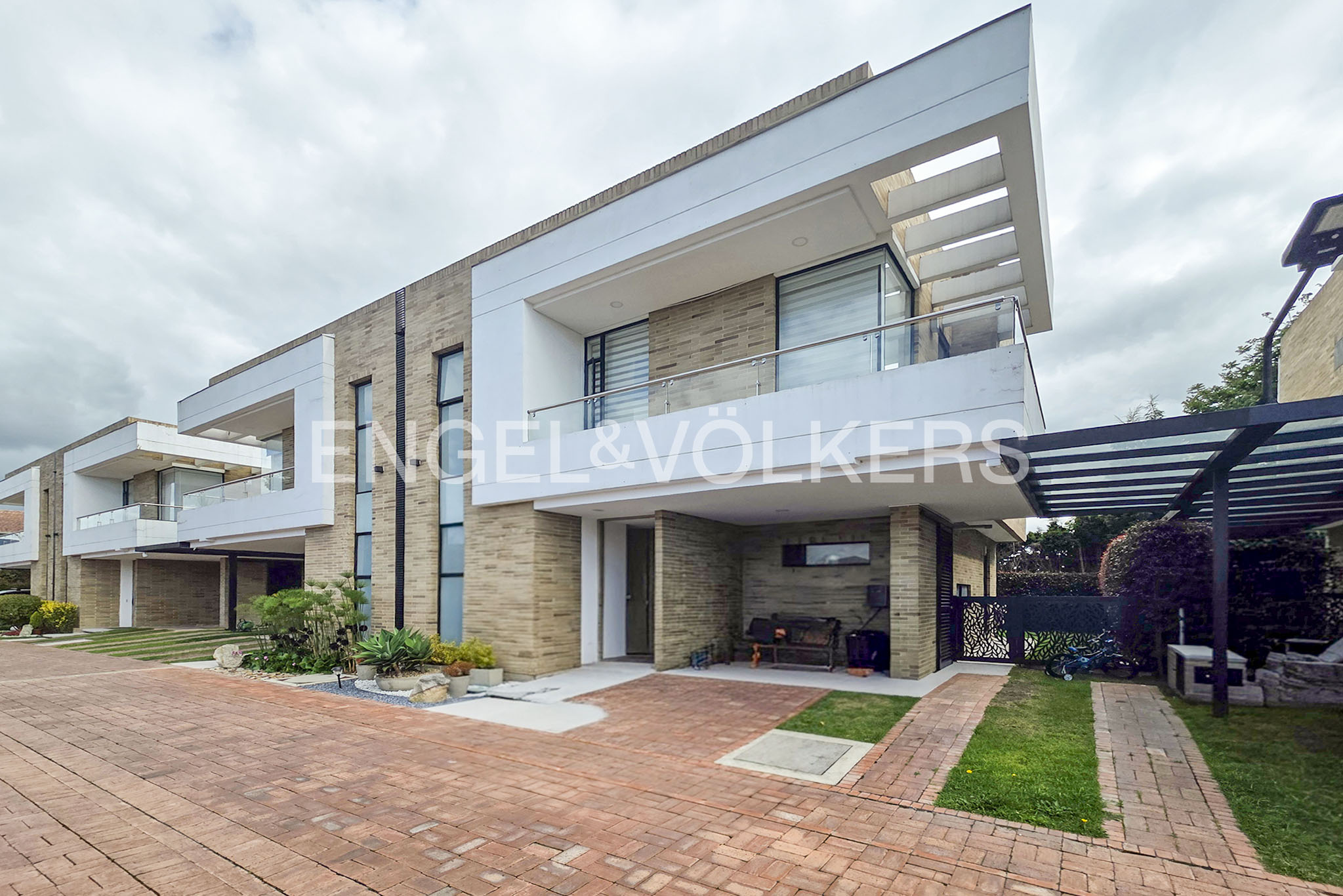 Moderna casa con pérgola para arriendo en Chía