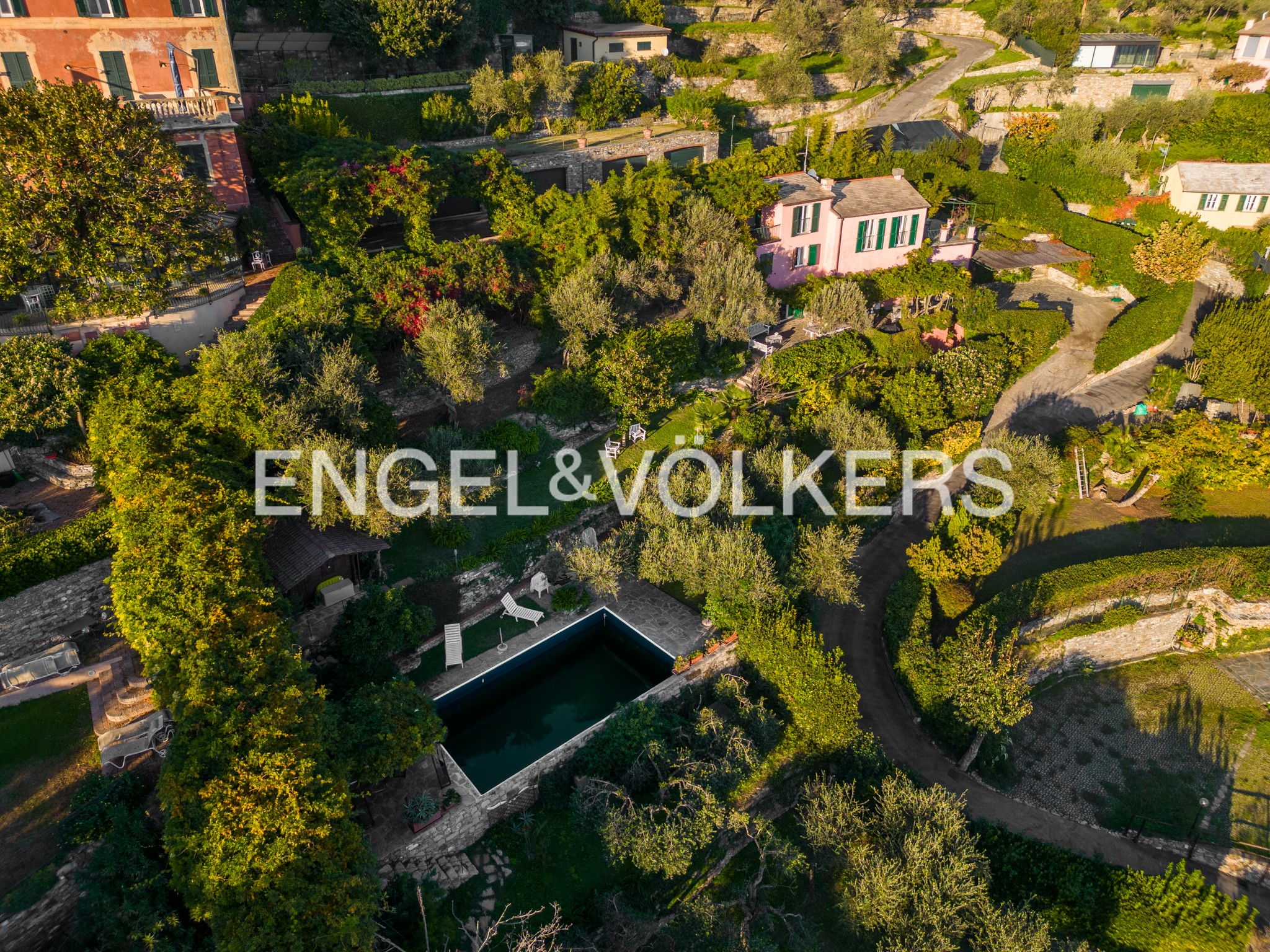 Villa mit Meerblick, Pool und Garten