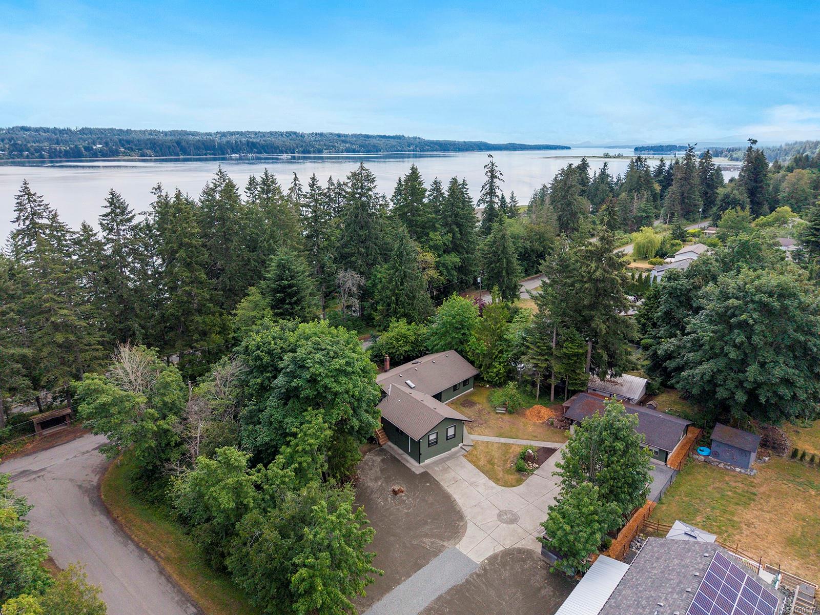 West coast rancher offers three independent living spaces!