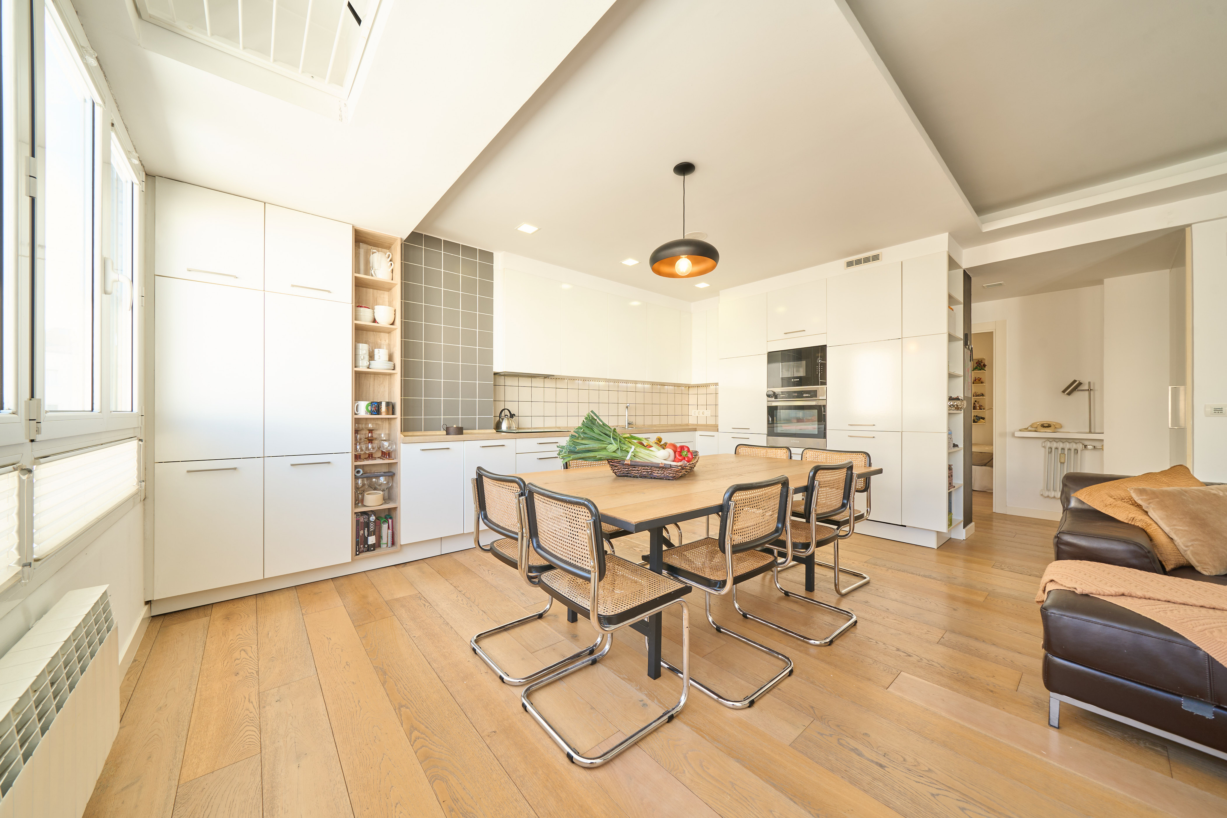 LUMINOSA VIVIENDA EN ADRIANO VI CON GARAJE Y TRASTERO