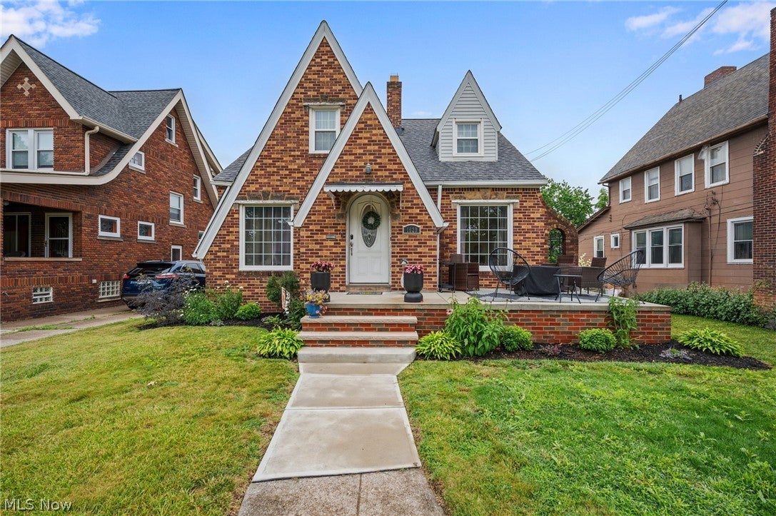 Charming 4-Bed Cape Cod in Old Brooklyn's South Hills