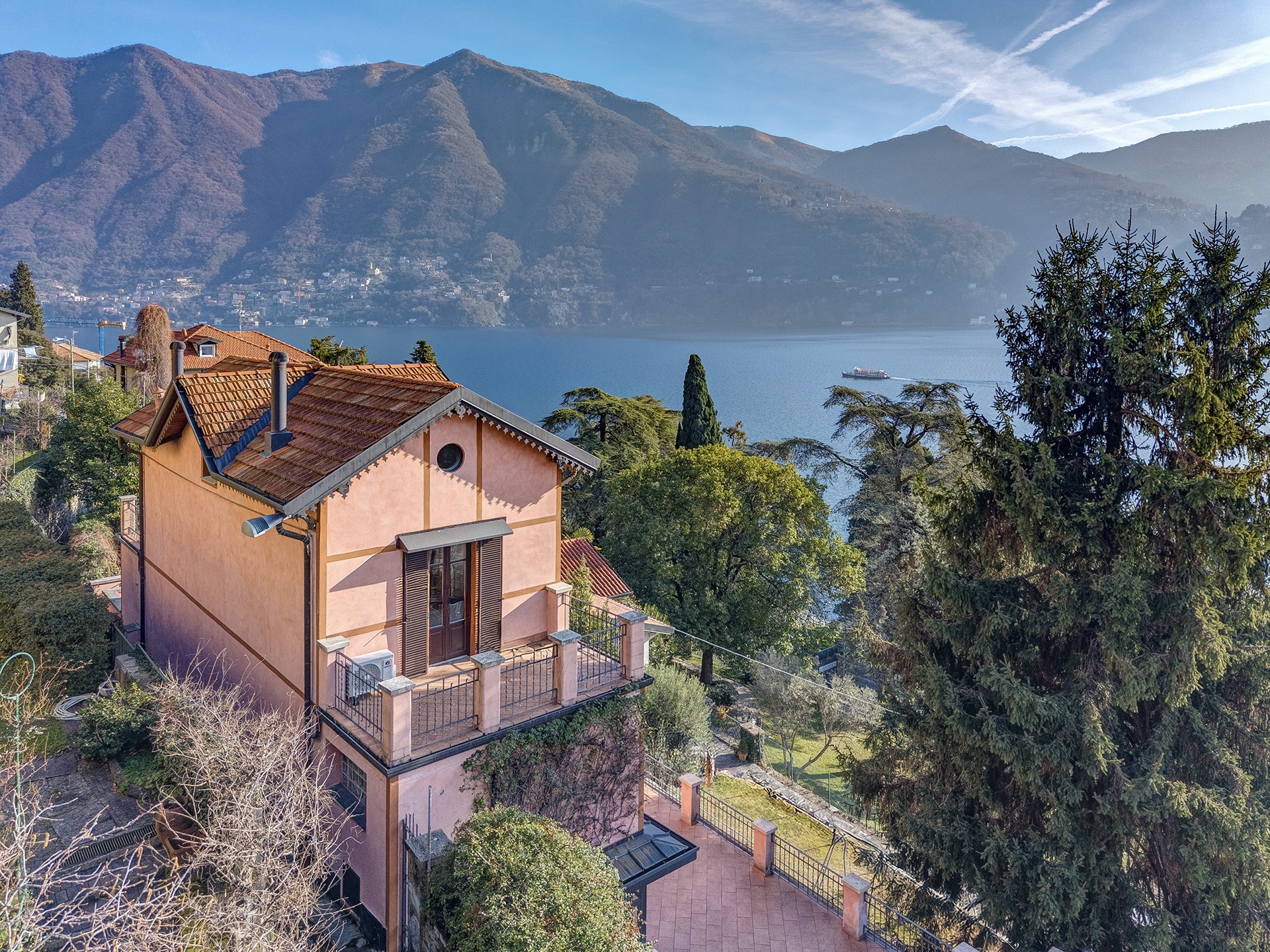 Historische Villa mit Charme und atemberaubendem Blick auf den Comer See