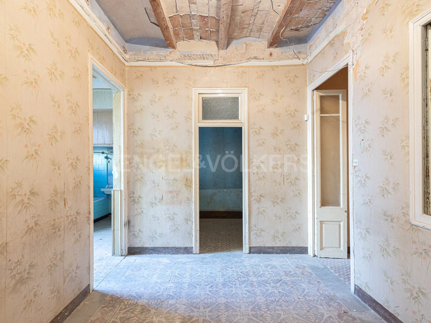 300m2 house in need of total renovation in Vila de Gràcia