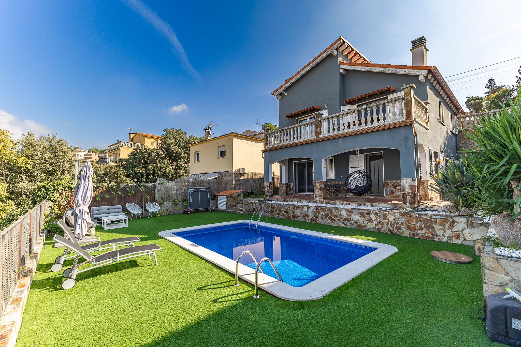 Magnificent house in Abrera with a garden, pool, and stunning views.