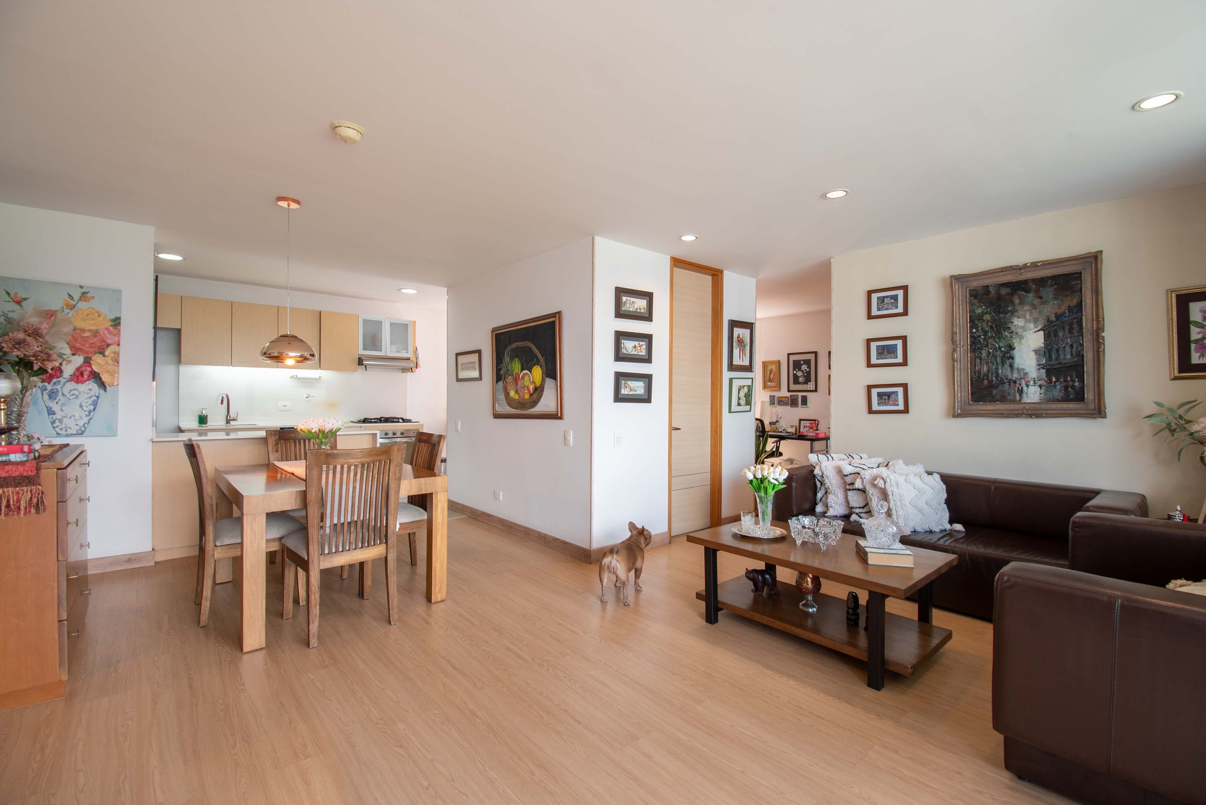 Amplio apartamento en venta  en unidad con clubhouse en Benedictinos - Envigado