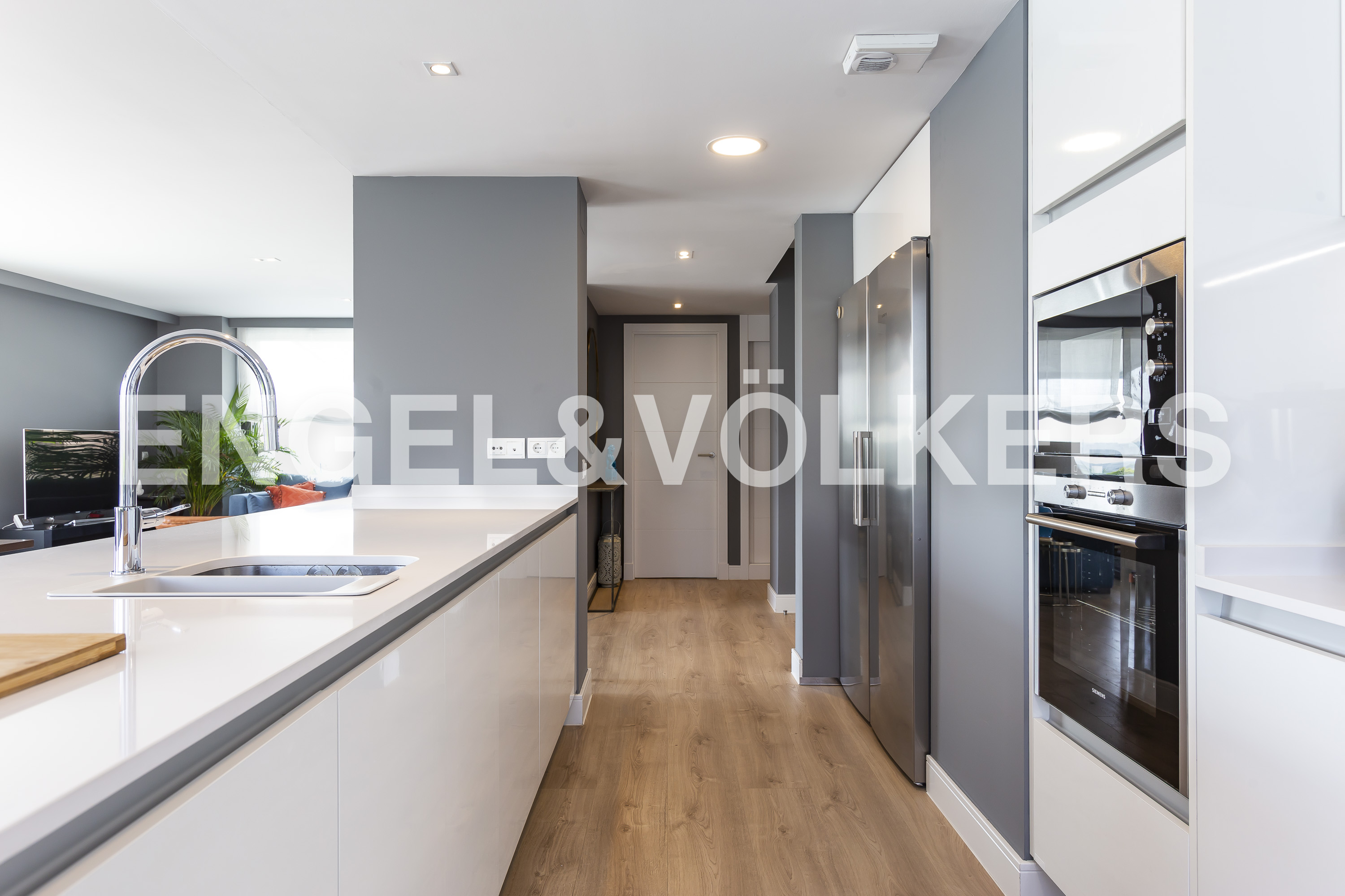Spectacular duplex penthouse with wraparound terrace and panoramic views with 5 bedrooms in Aravaca for rent