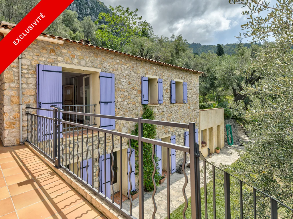 Old renovated sheepfold with pool near Menton