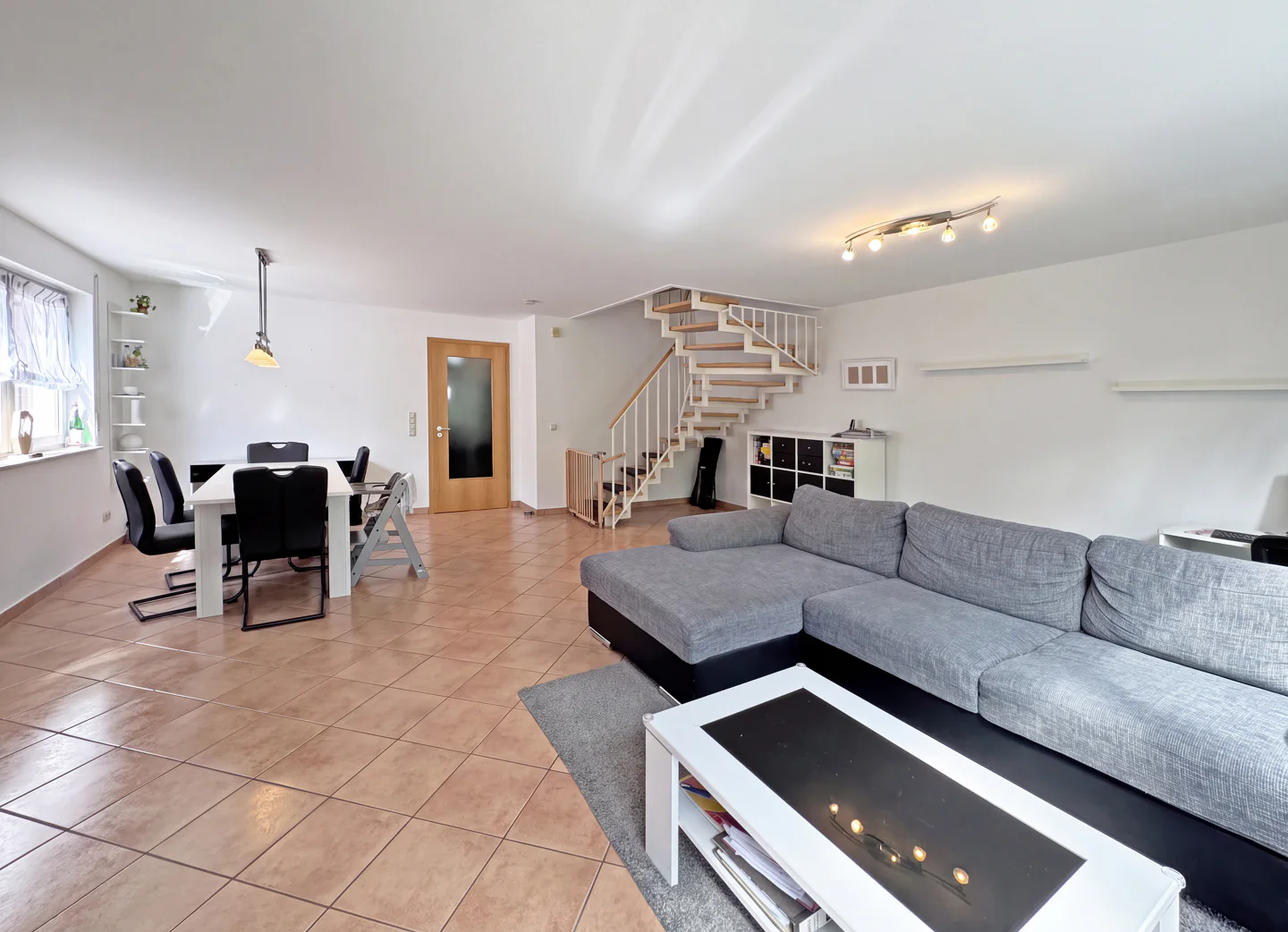Familienfreundliches Reihenendhaus mit Garten & Terrasse in ruhiger Lage von Friedberg - Photo 1