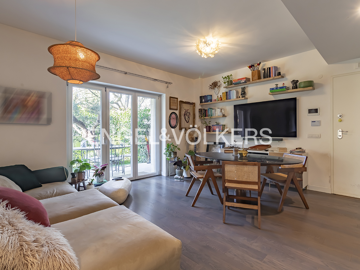 Exclusive residence with private garden and garage