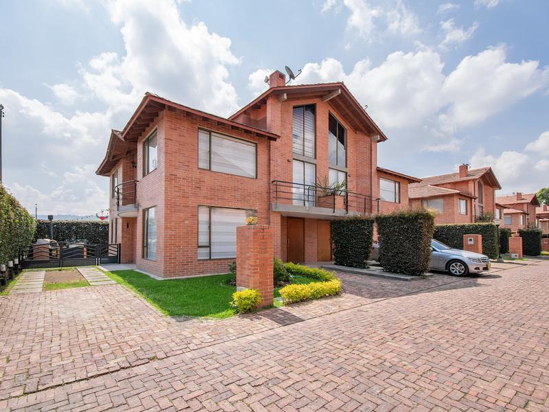 Se arrienda casa campestre en Chía