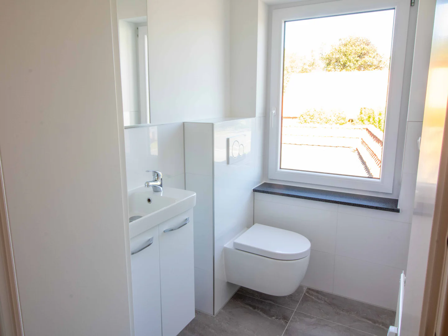 Erstbezug nach Kernsanierung: Weitläufige 4-Zimmer-Dachgeschosswohnung mit Blick ins Grüne - Foto 5