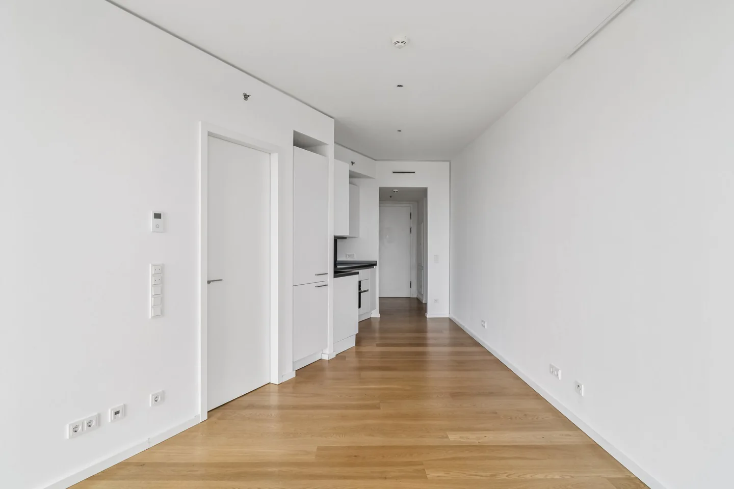 Erstklassiges City-Refugium im Grand Tower mit Panorama-Aussicht & Premium-Service - Photo 1