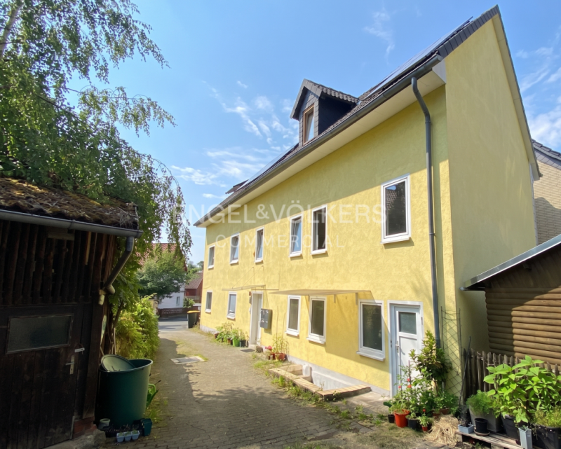 Ertragsstarkes Mehrfamilienhaus mit bebaubarem Grundstück