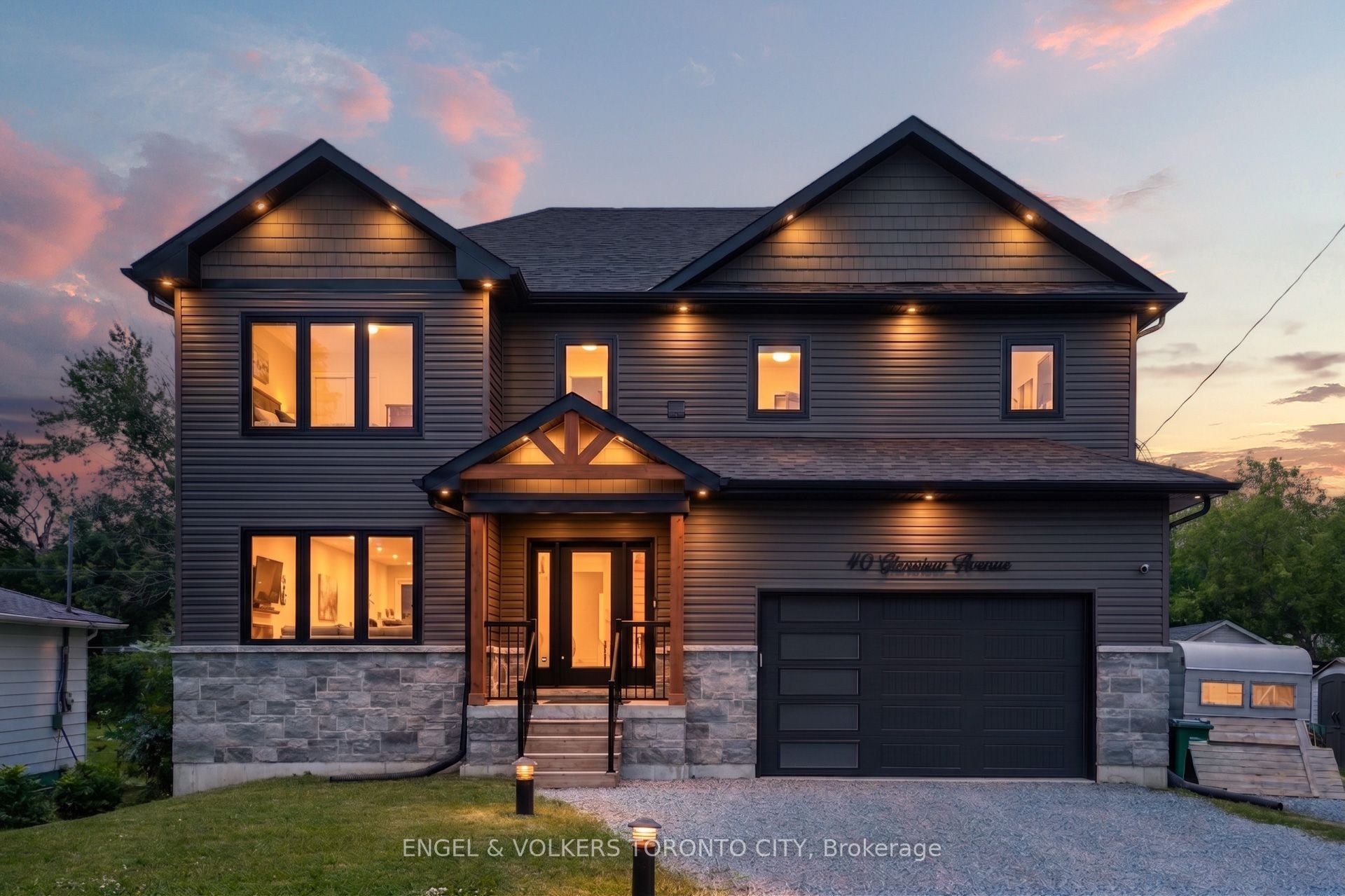 Lakeside Living At It's Finest
