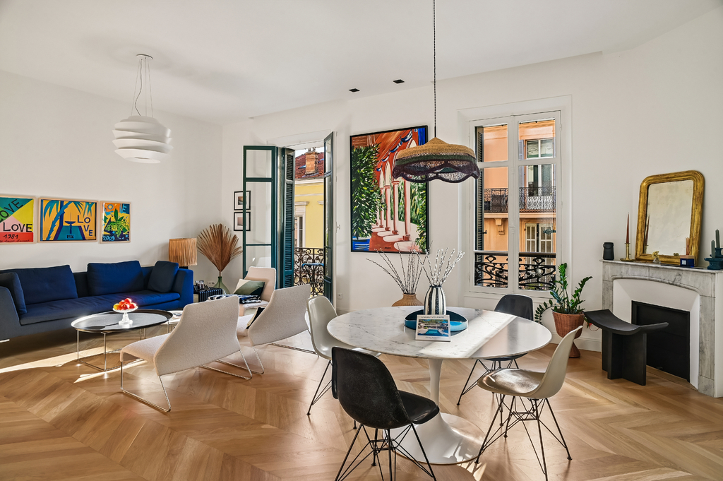 Heart of Cannes: Renovated bourgeois apartment, steps from La Croisette